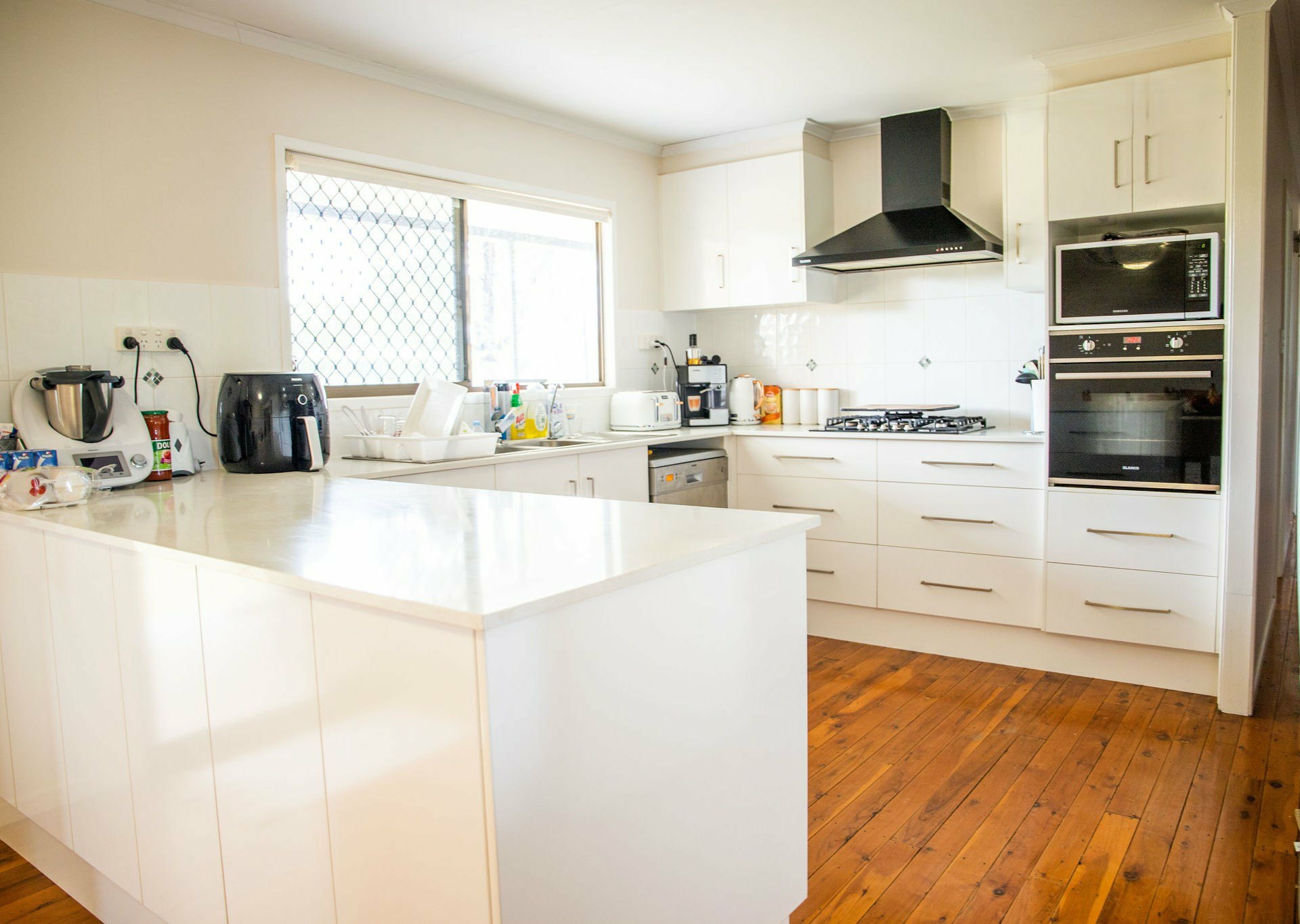 12 -16 Edwardes Street — photo 8 of 22