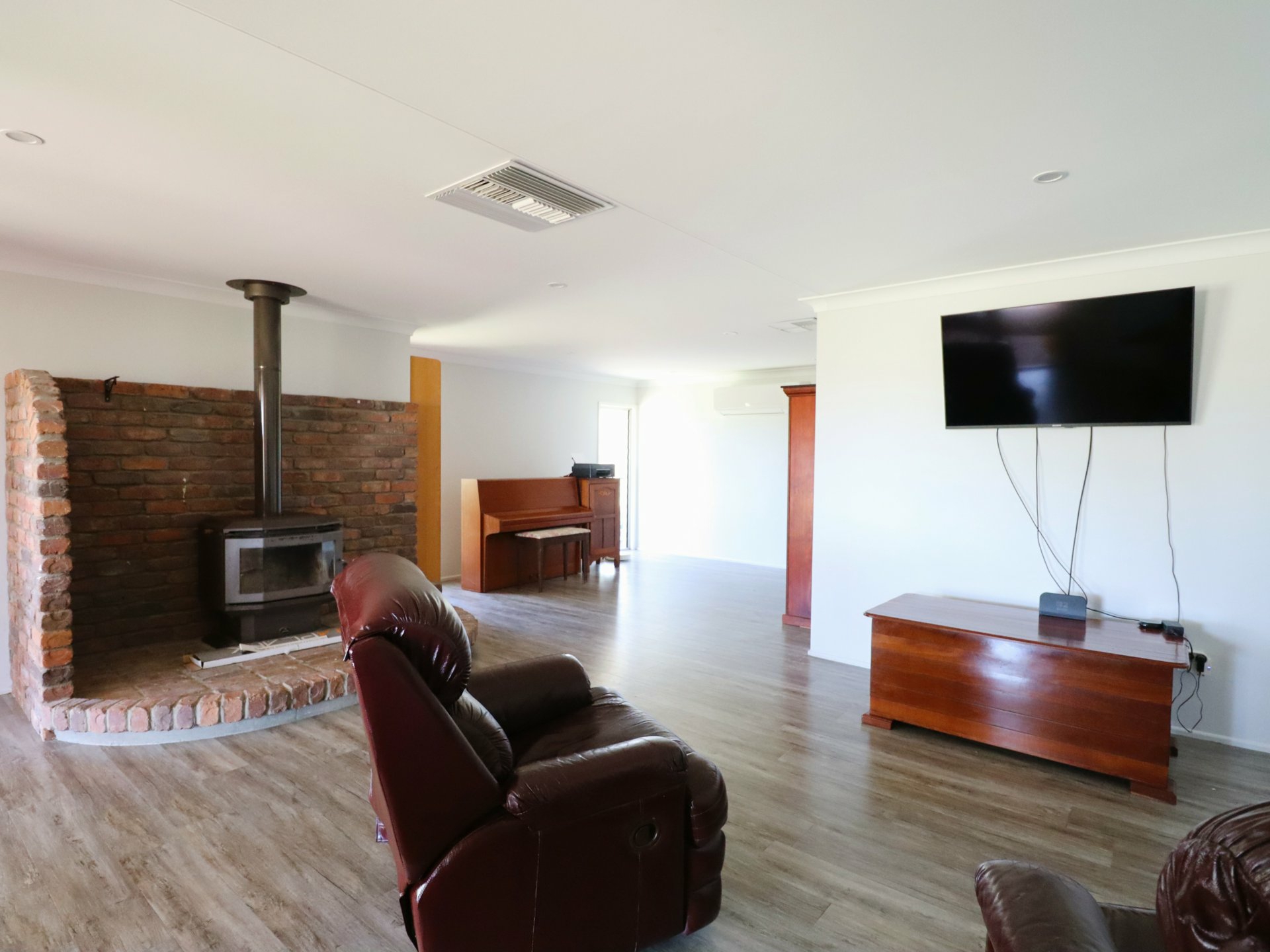 260 Geoghegan Road — photo 3 of 30