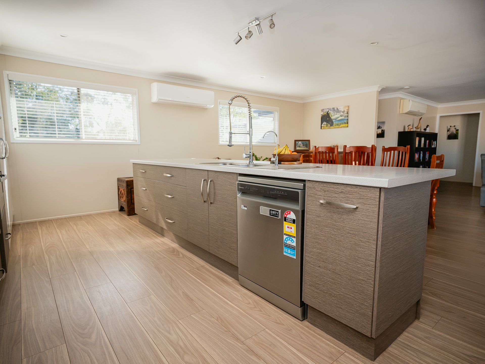28 - 32 Edwardes Street — photo 6 of 30