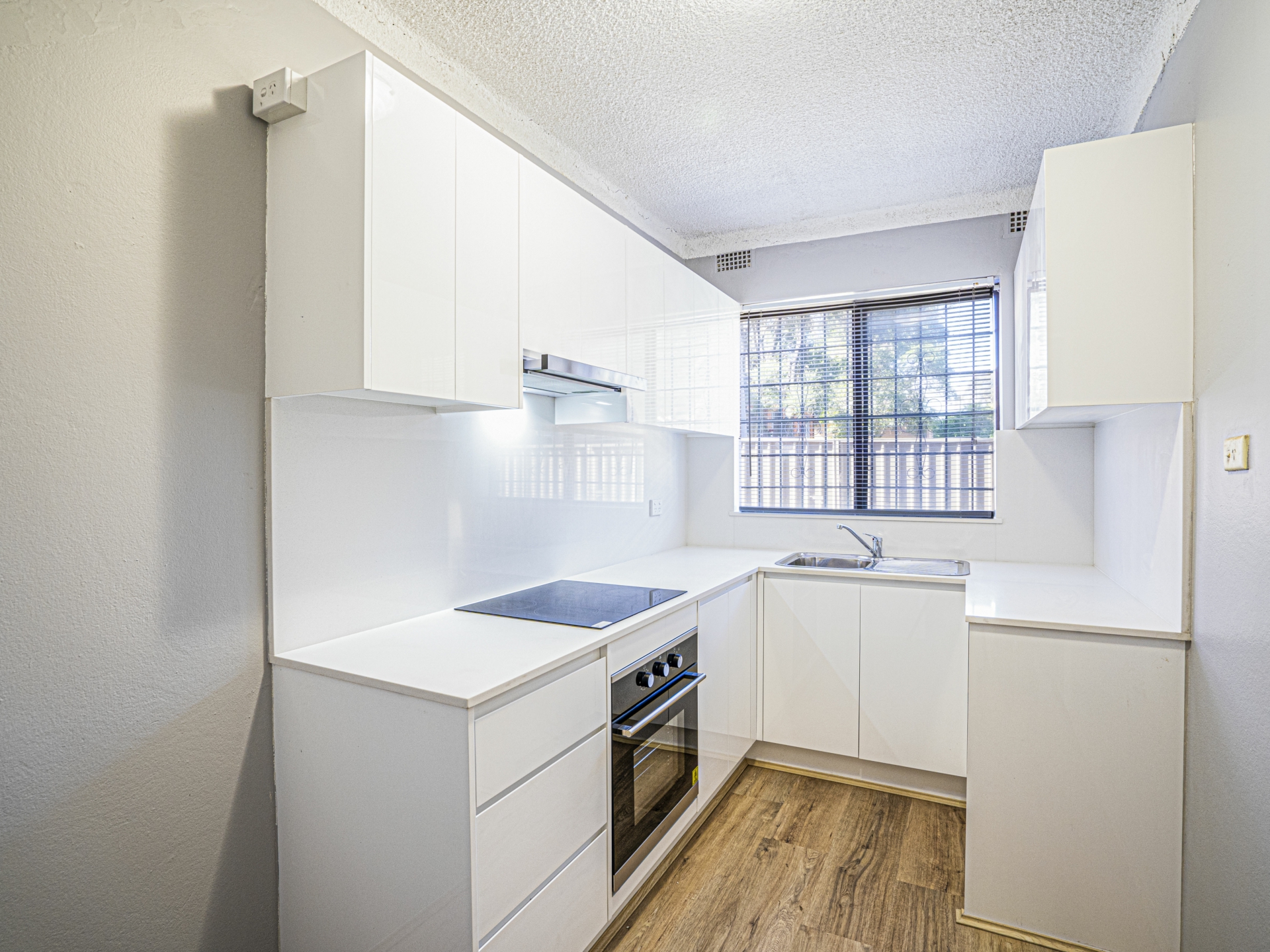 8/17 Pevensey Street, CANLEY VALE