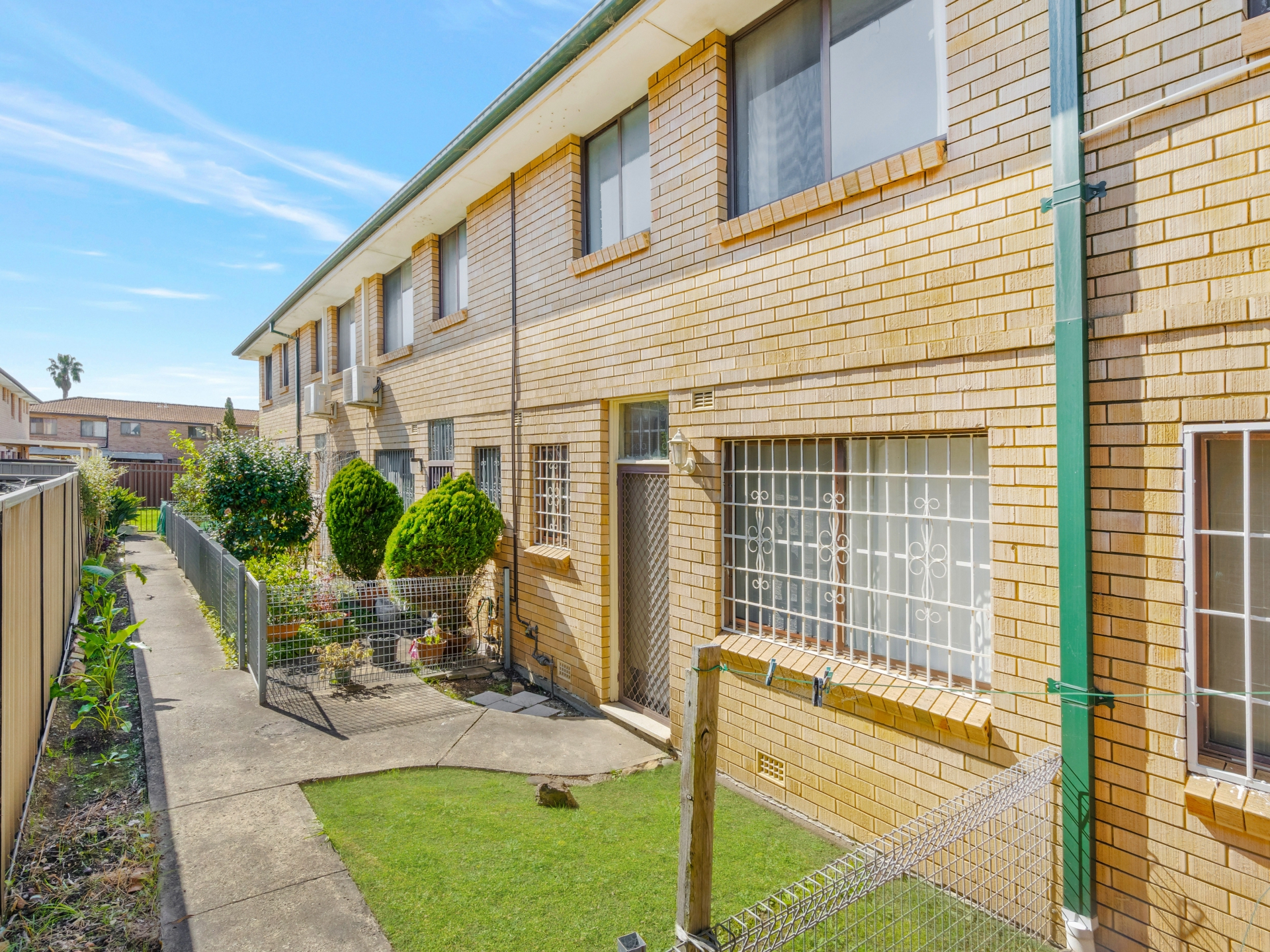 8/17 Pevensey Street, CANLEY VALE