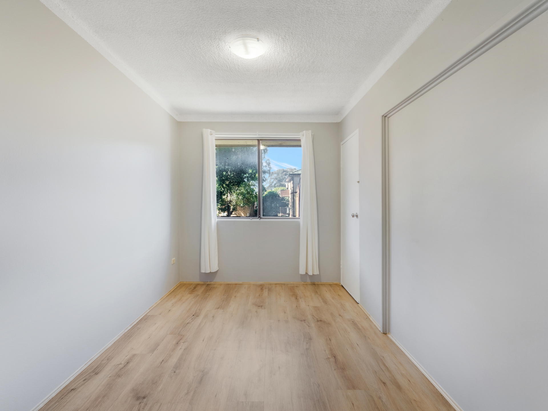 8/17 Pevensey Street, CANLEY VALE