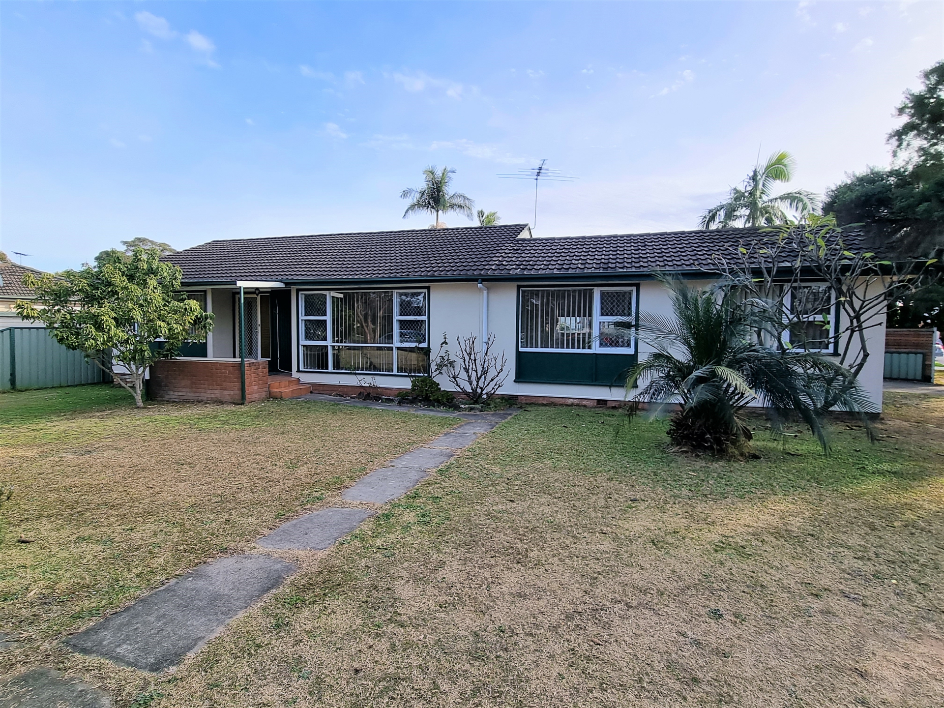 8 Lenton Avenue, FAIRFIELD WEST