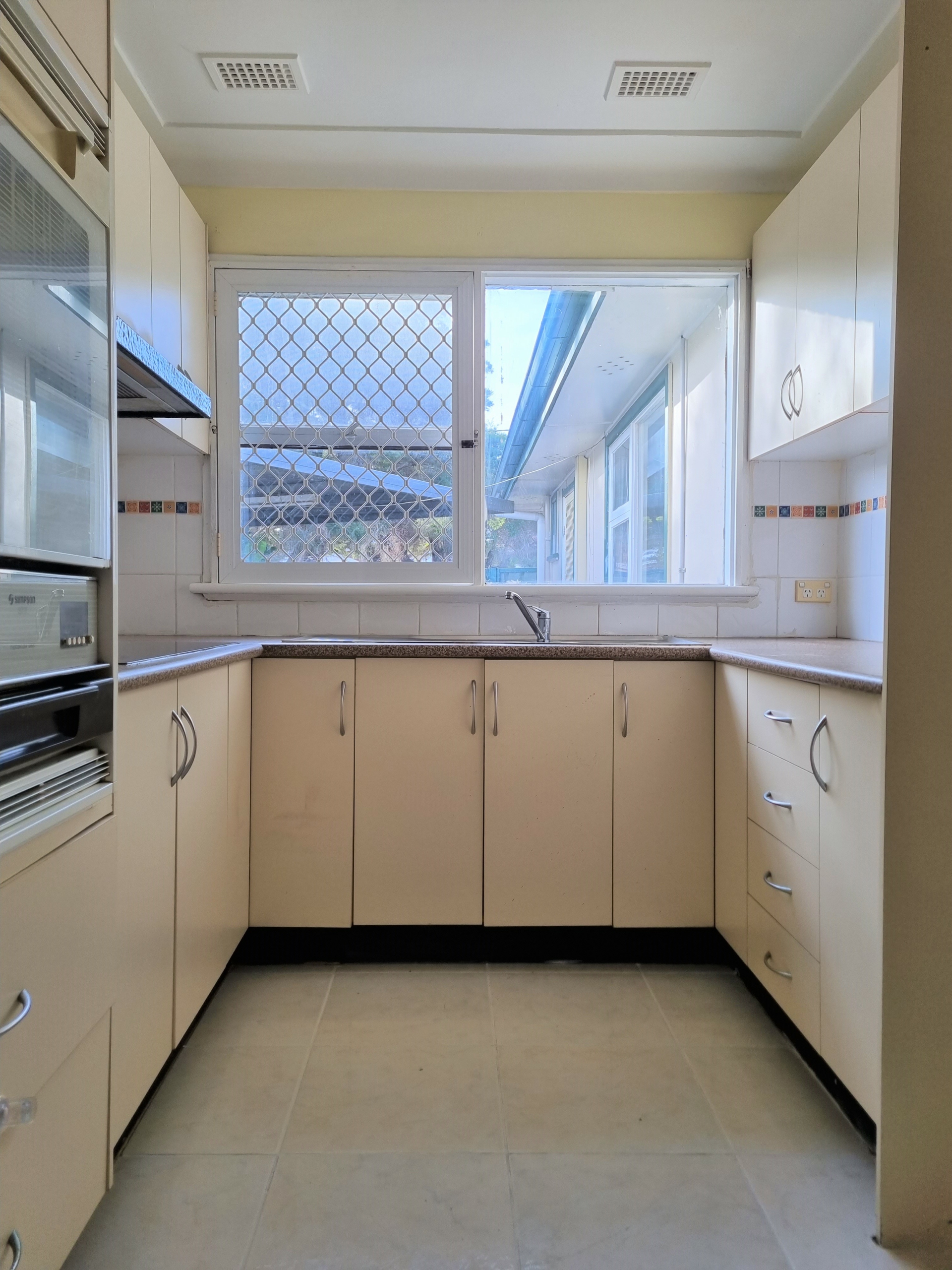 8 Lenton Avenue, FAIRFIELD WEST