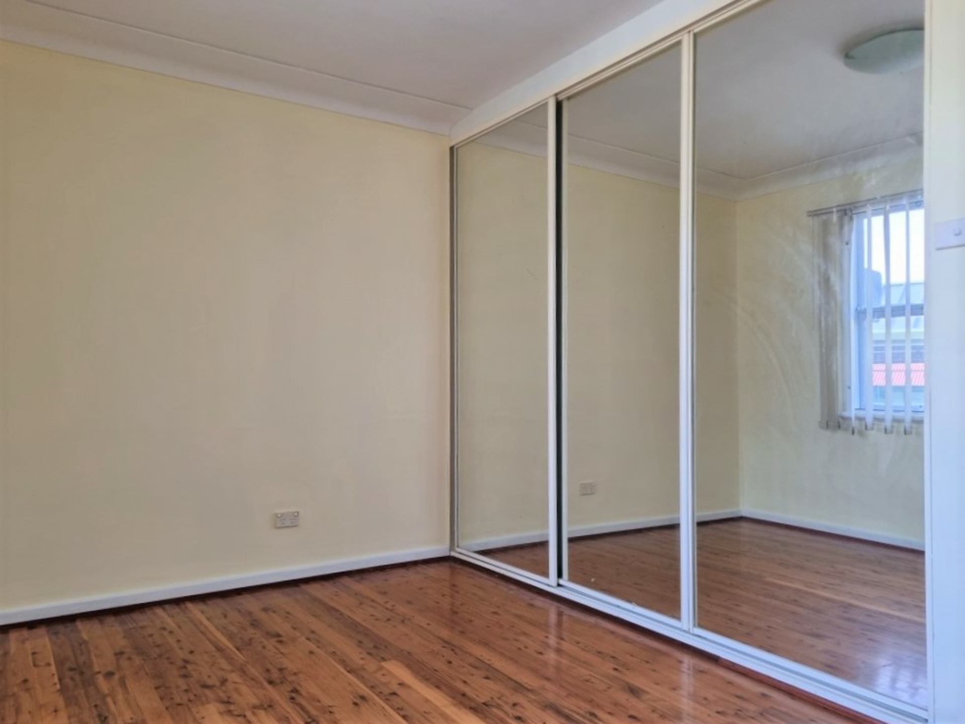 8 Lenton Avenue, FAIRFIELD WEST