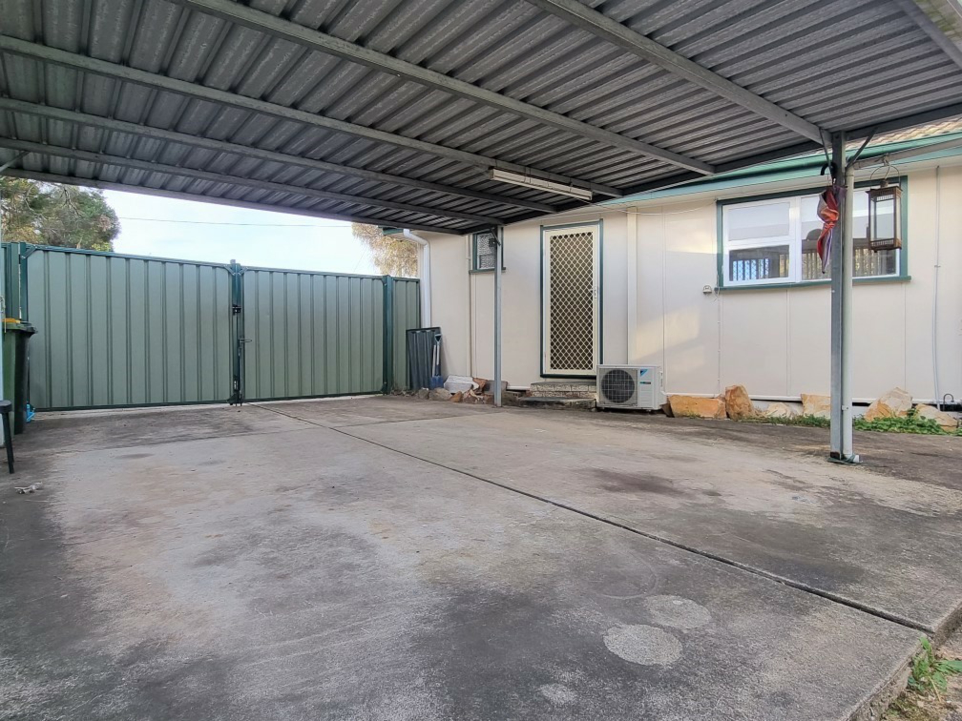8 Lenton Avenue, FAIRFIELD WEST