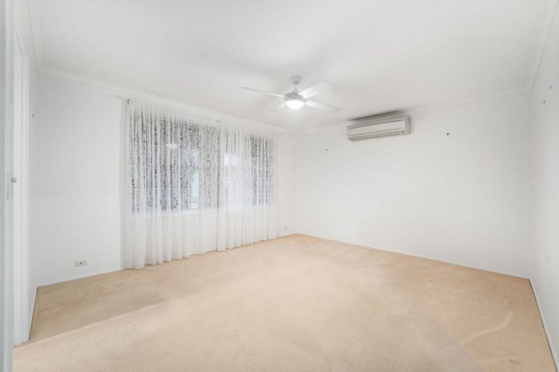 6 Elgata Crescent — photo 4 of 9