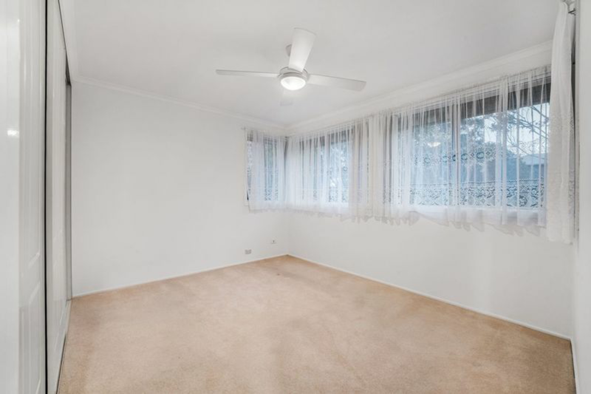 6 Elgata Crescent — photo 5 of 9