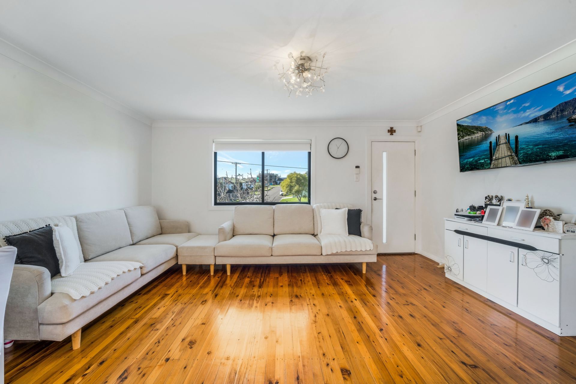42 Warrumbungle Street — photo 2 of 10