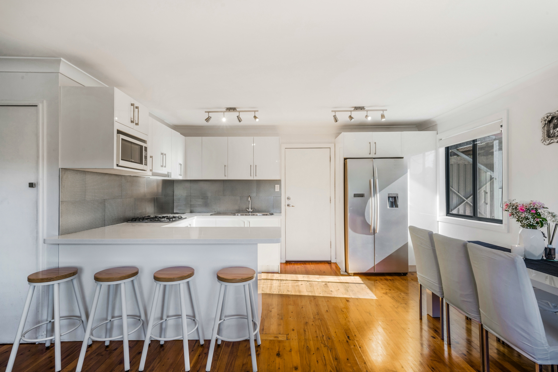 42 Warrumbungle Street — photo 4 of 10