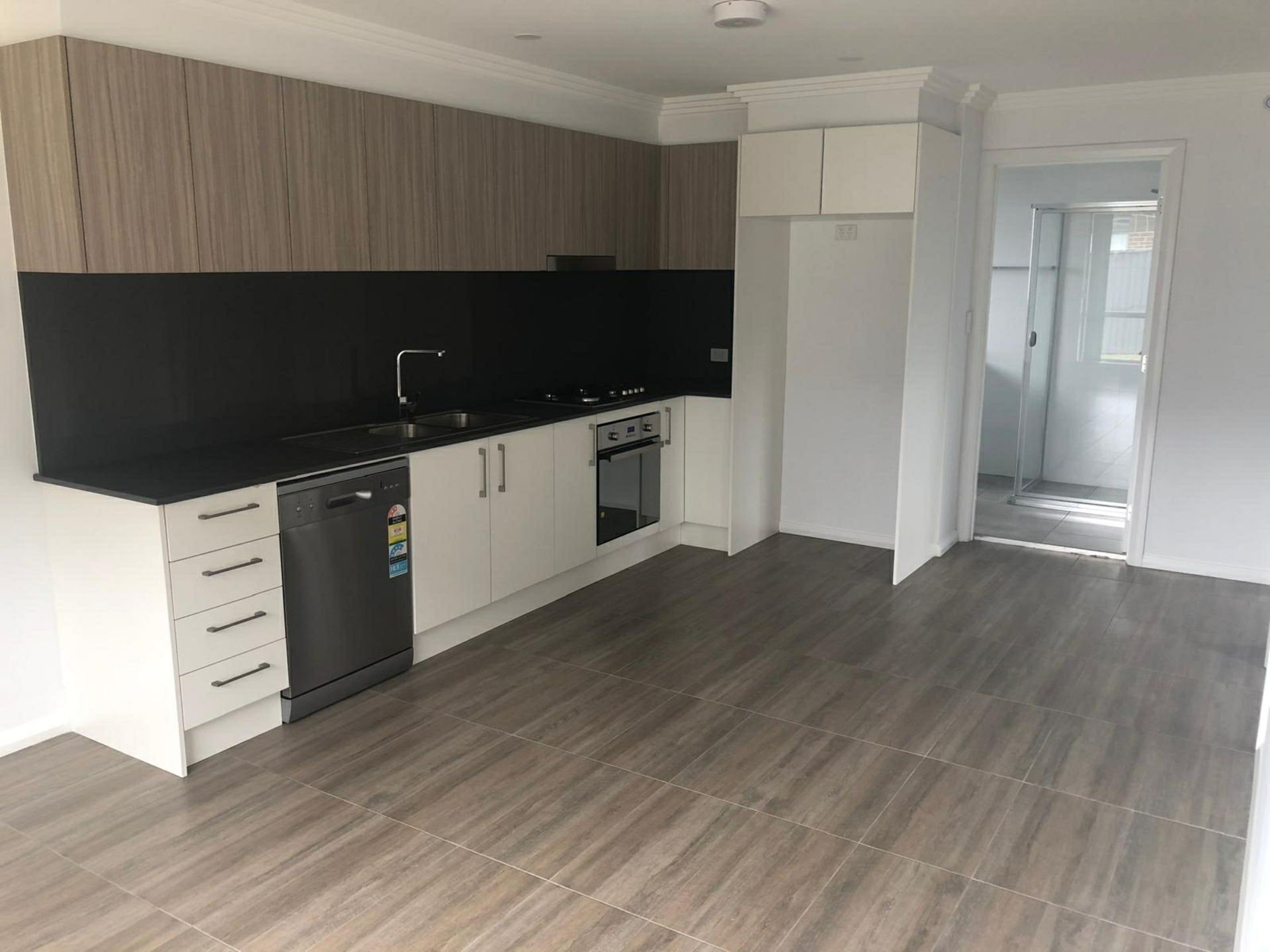 84a McCarthy Street — photo 2 of 5