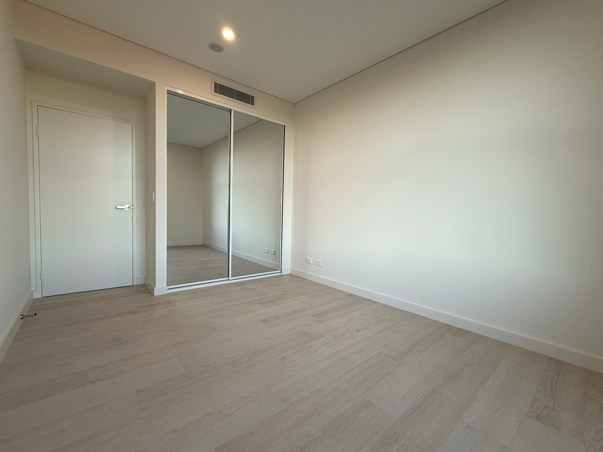 29D/52 Court Road — photo 4 of 6