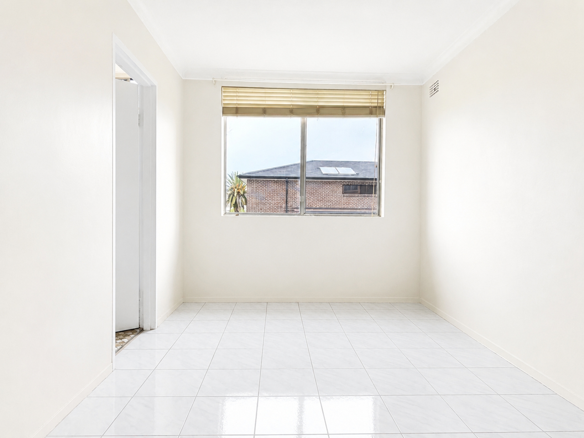 19/132-134 Lansdowne Road — photo 3 of 3