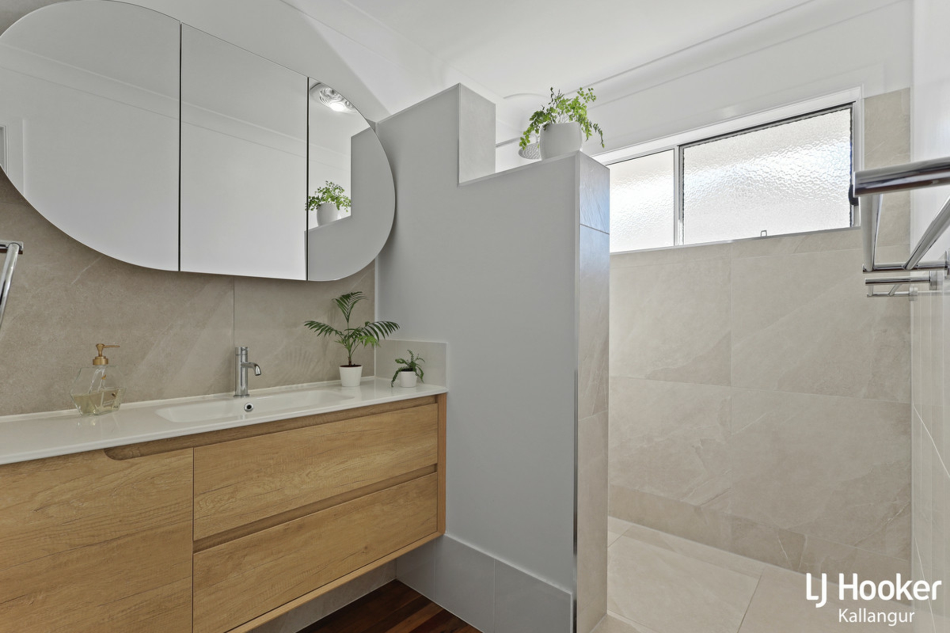 1 Crest Street, KALLANGUR