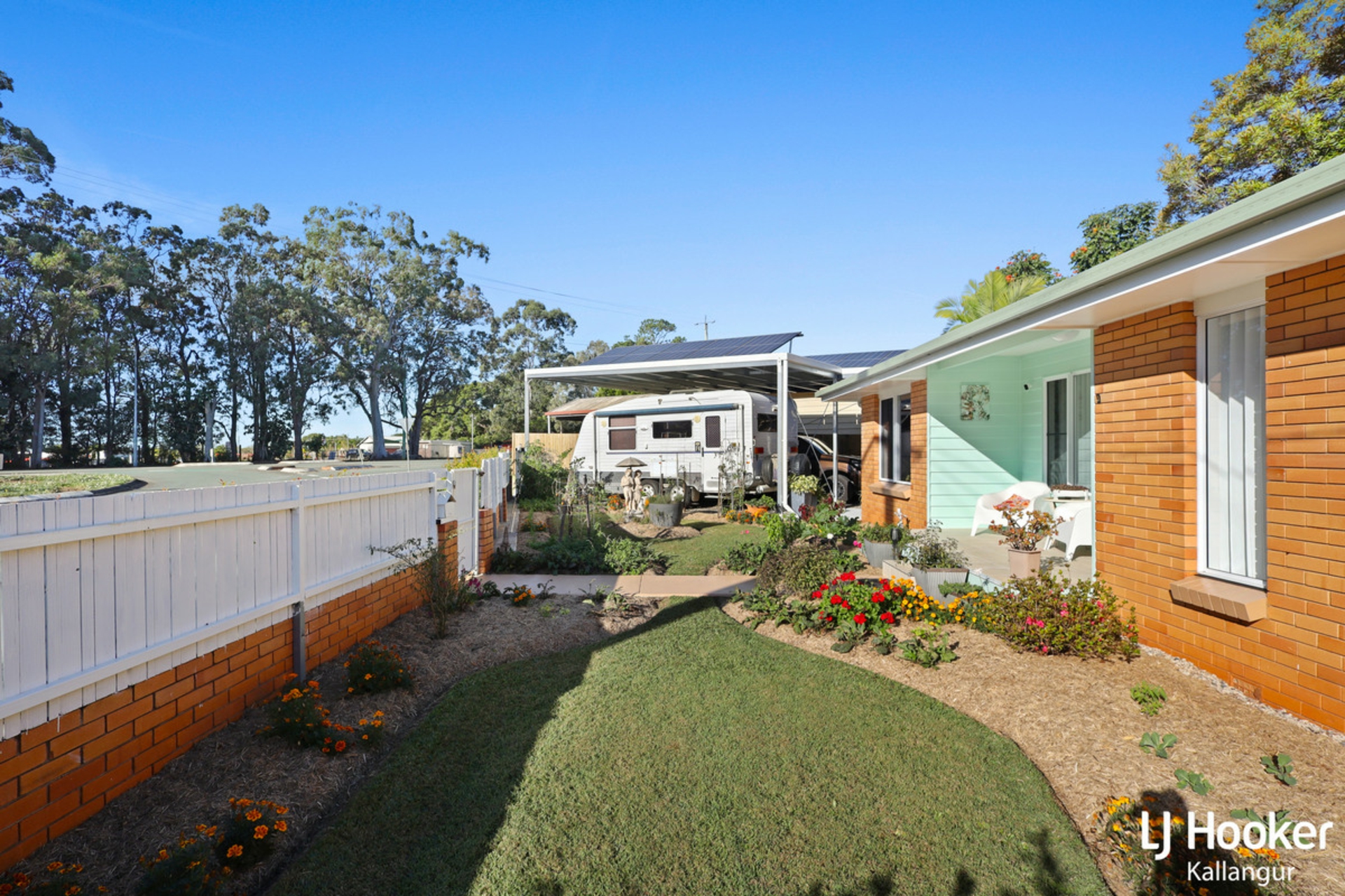 1 Crest Street, KALLANGUR