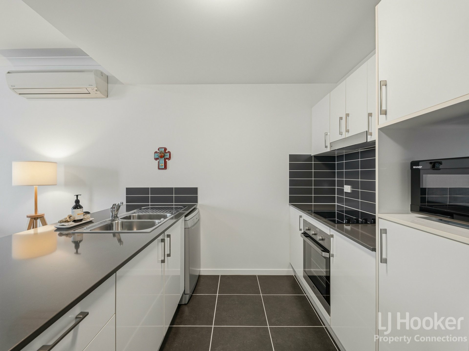 33/3 McLennan Court — photo 4 of 23