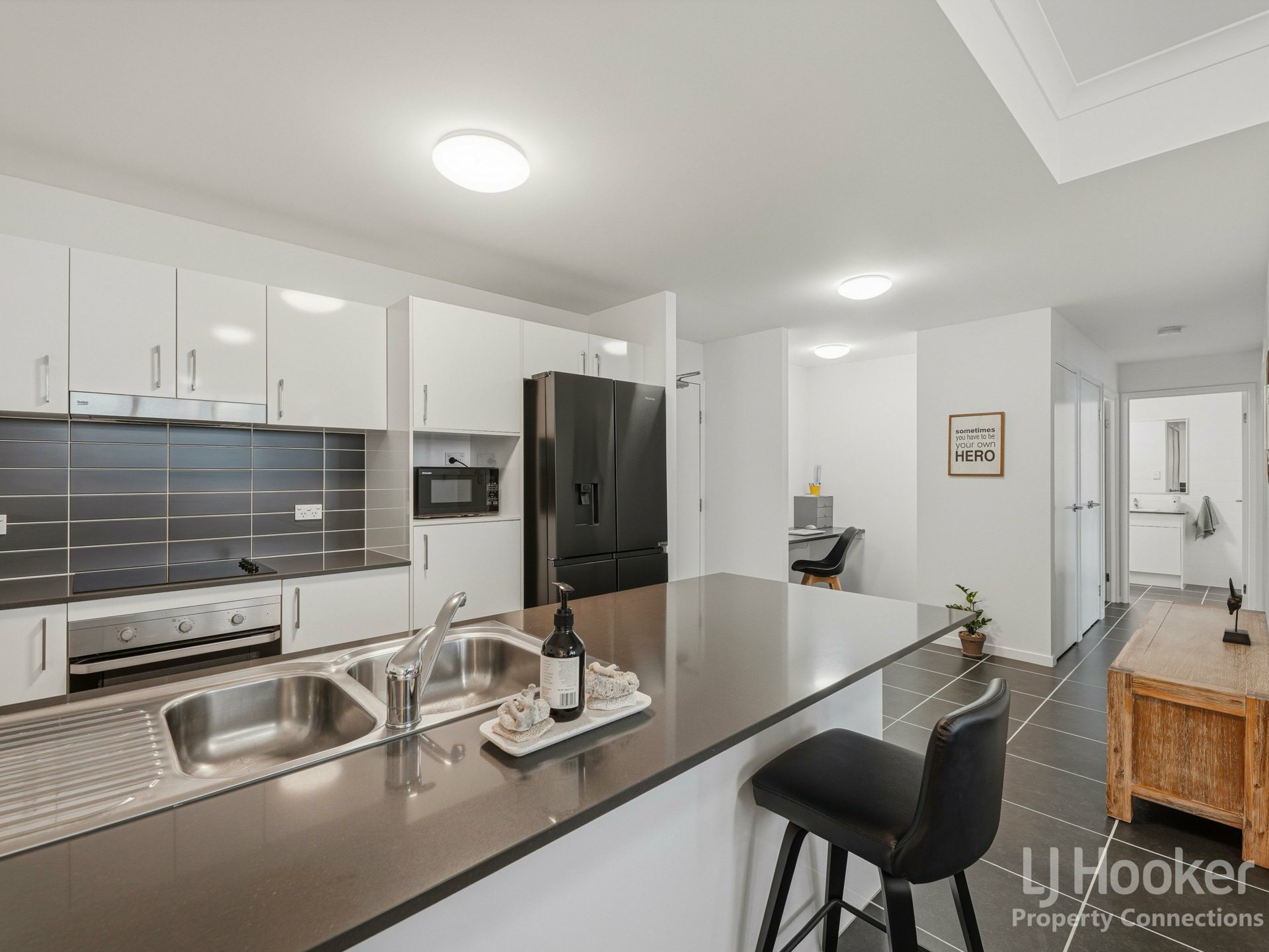 33/3 McLennan Court — photo 5 of 23