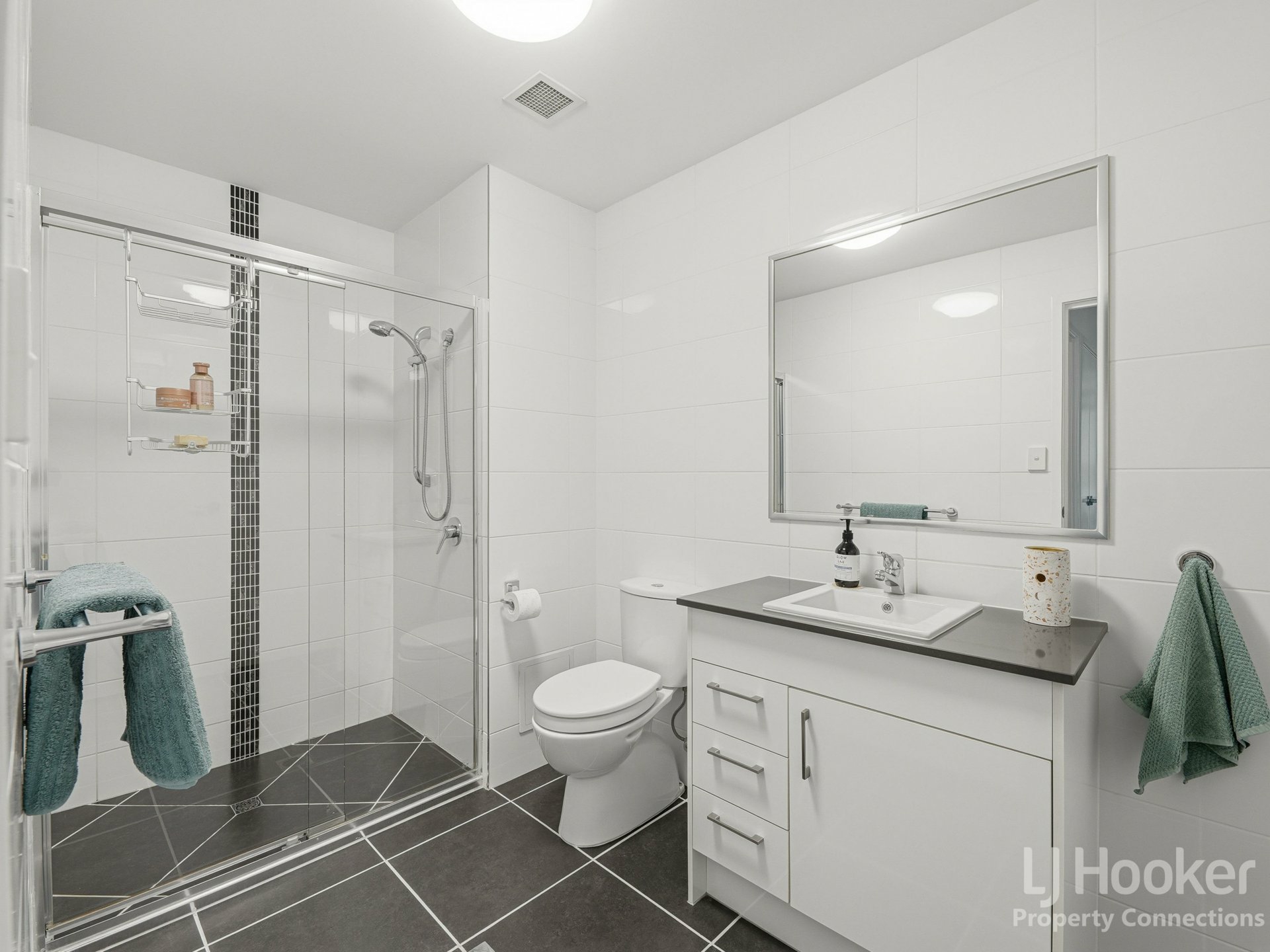 33/3 McLennan Court — photo 13 of 23