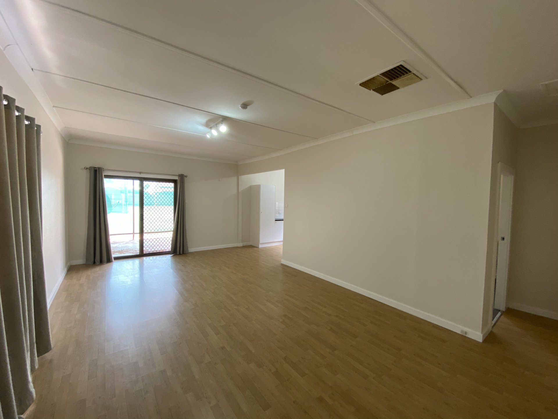 348 Wolfram Street — photo 4 of 11