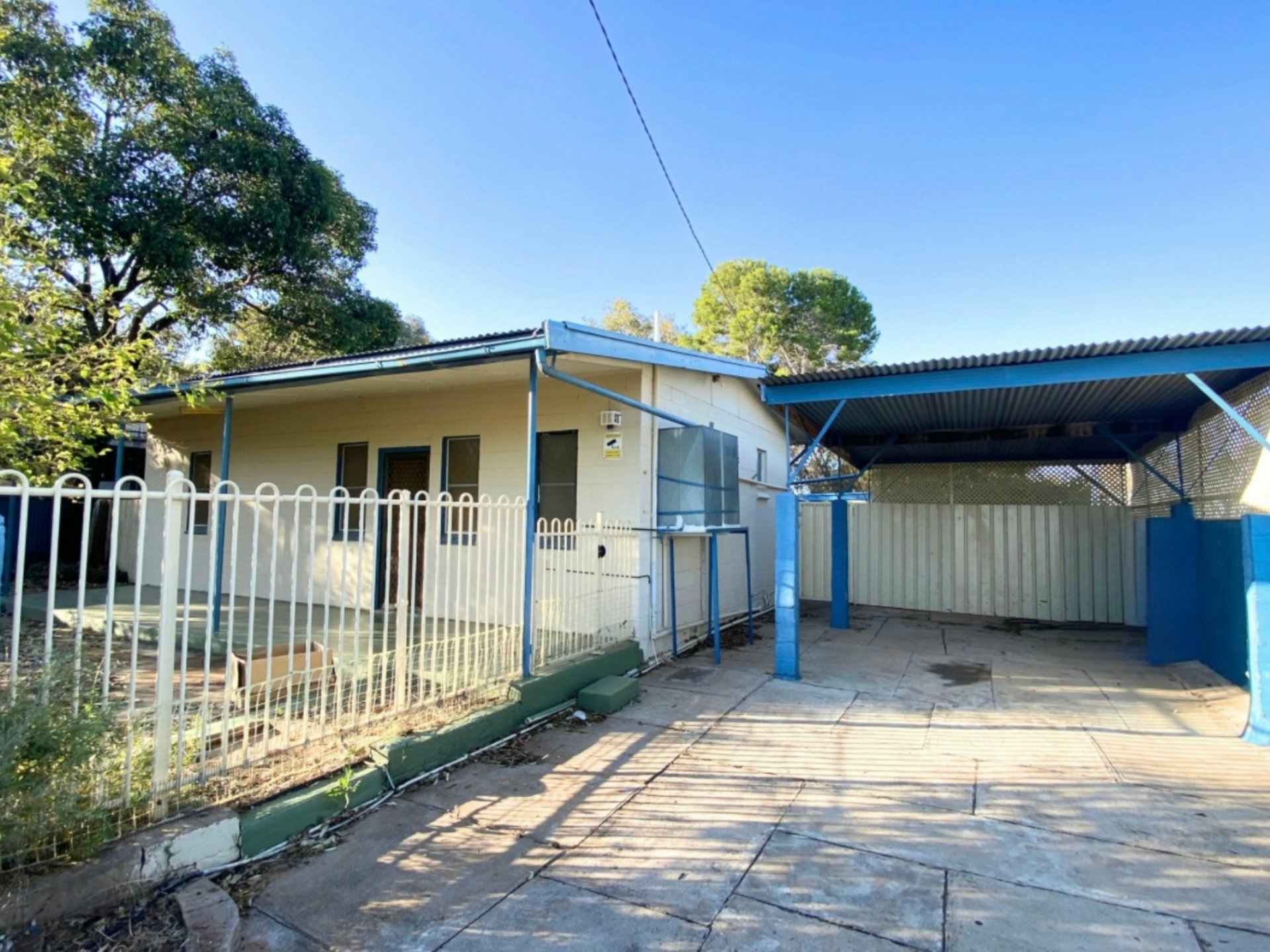 72 Lakeview Avenue — photo from LJ Hooker Broken Hill