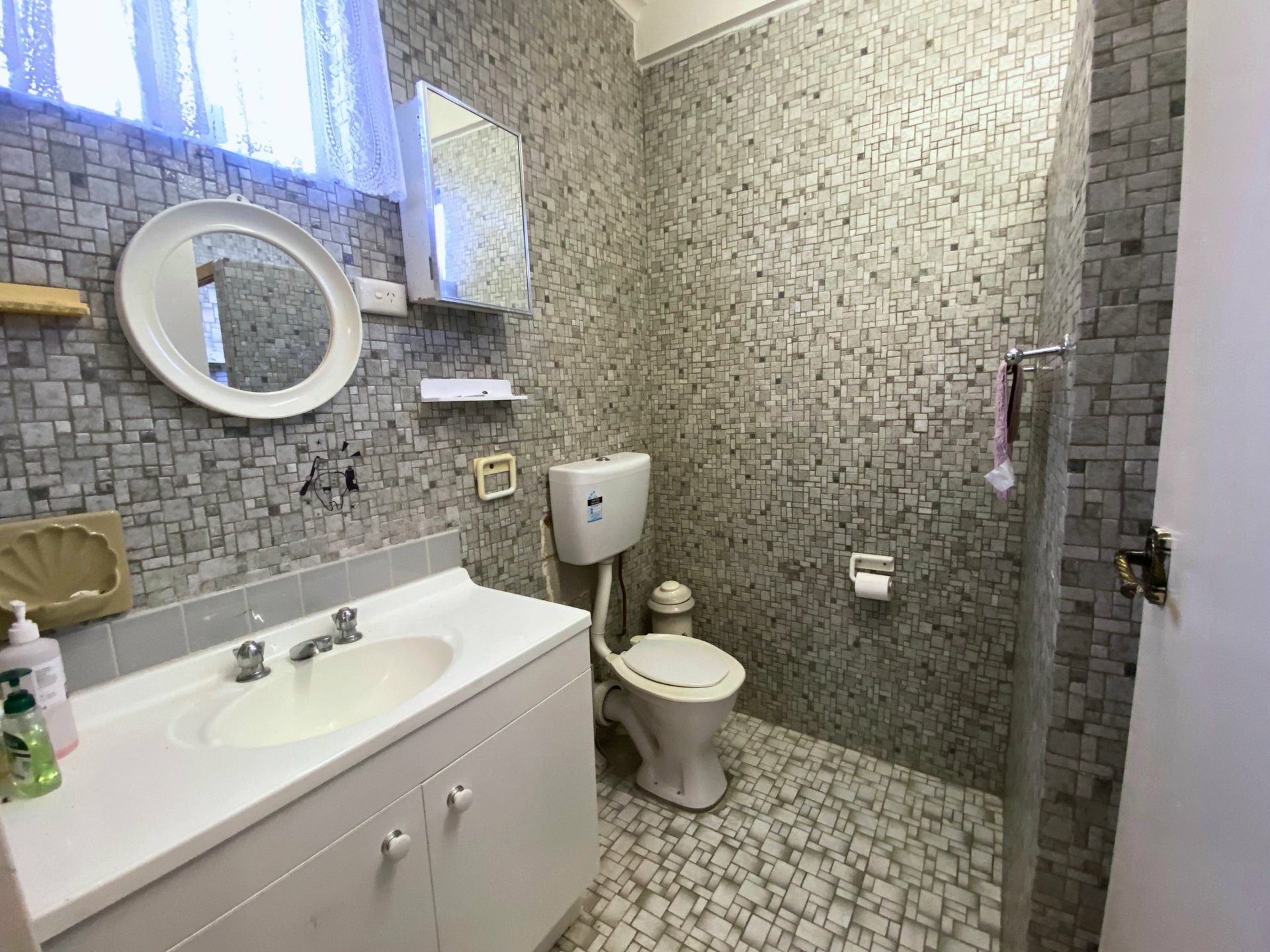 72 Lakeview Avenue — photo 7 of 12