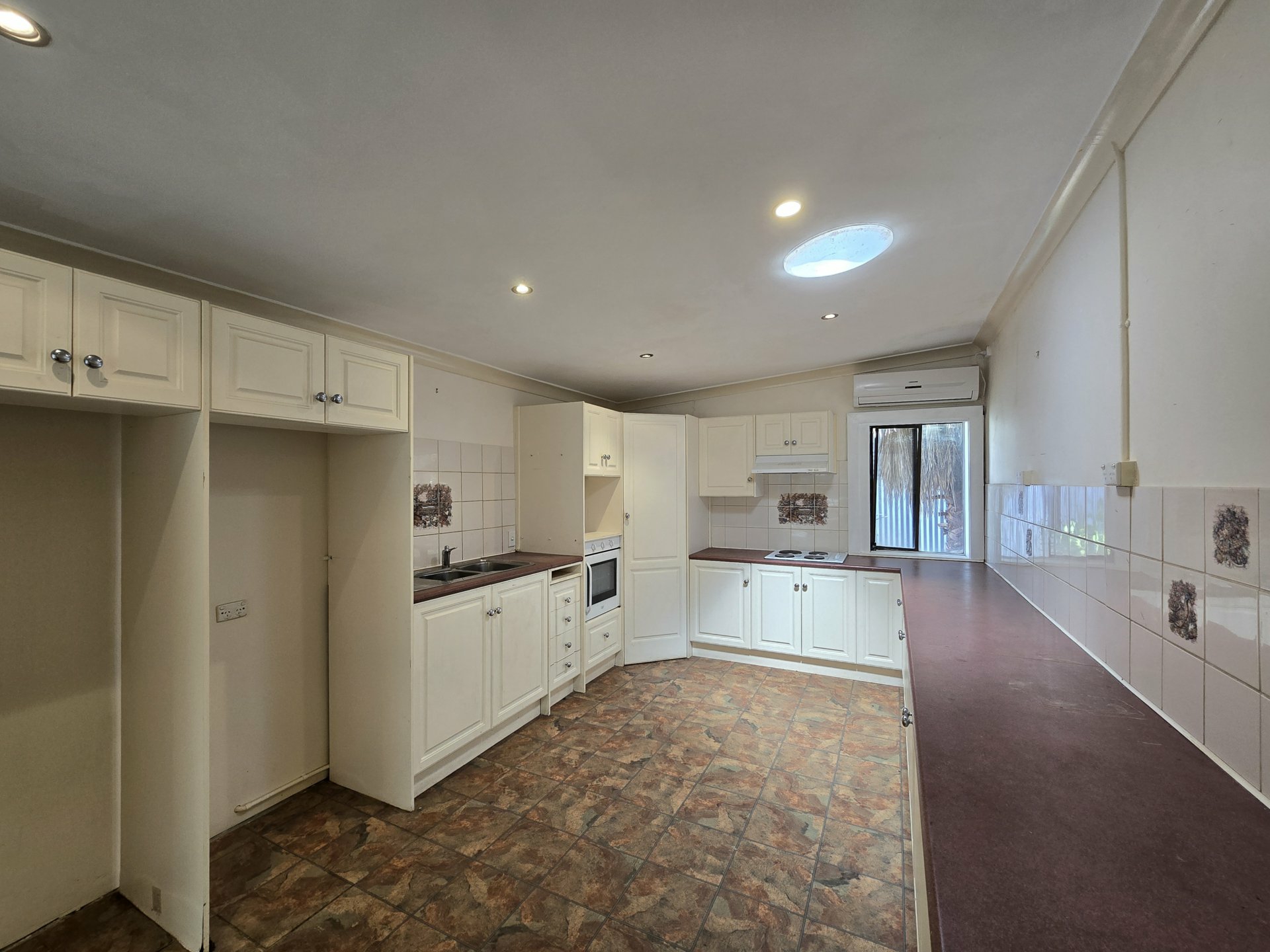 185 Pell Street — photo 2 of 12