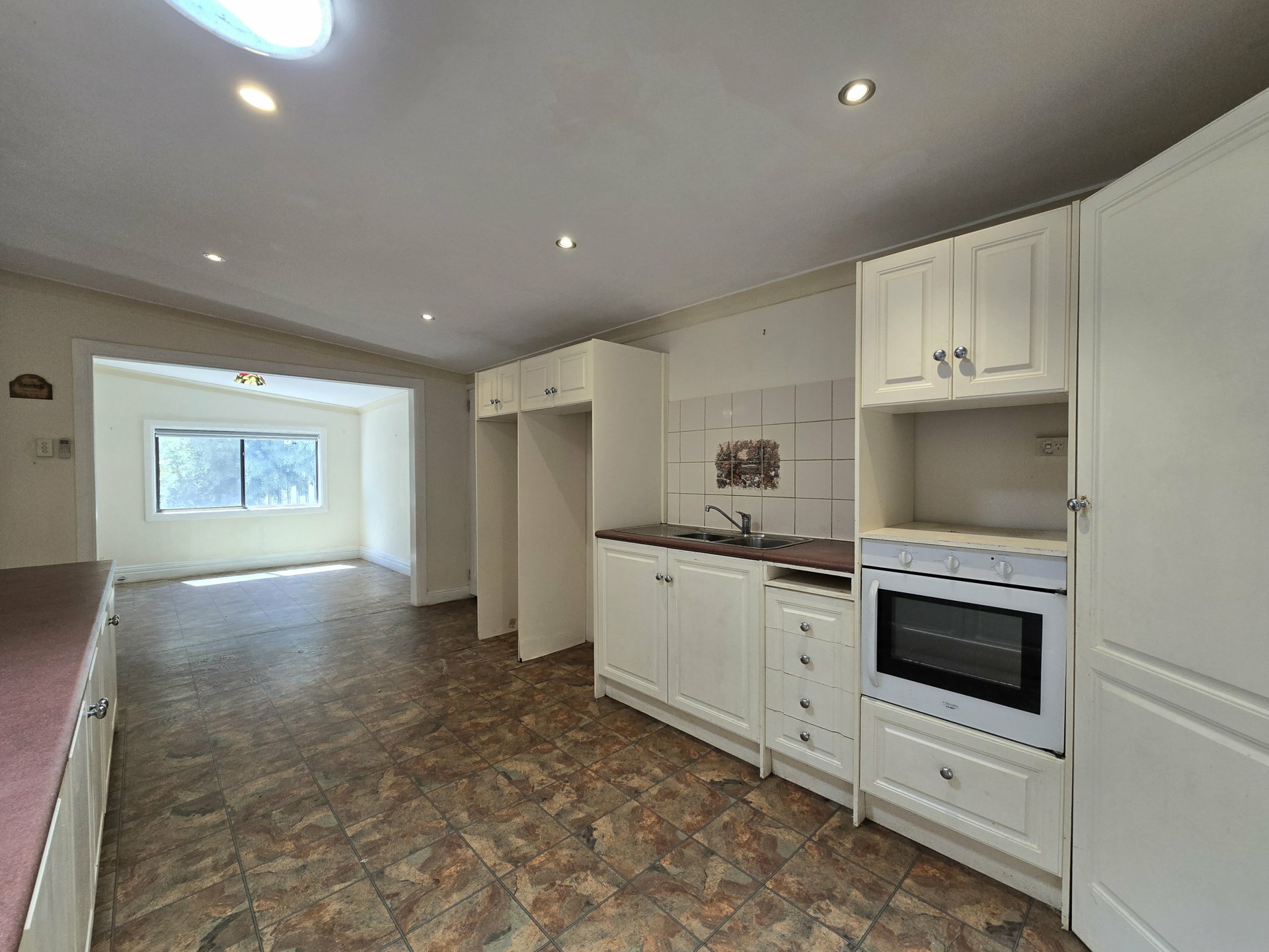 185 Pell Street — photo 3 of 12