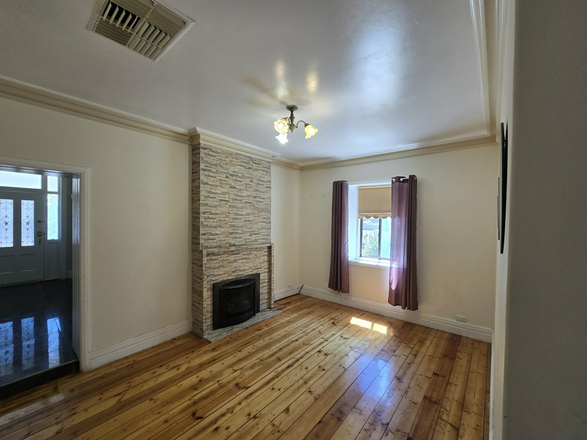 185 Pell Street — photo 5 of 12