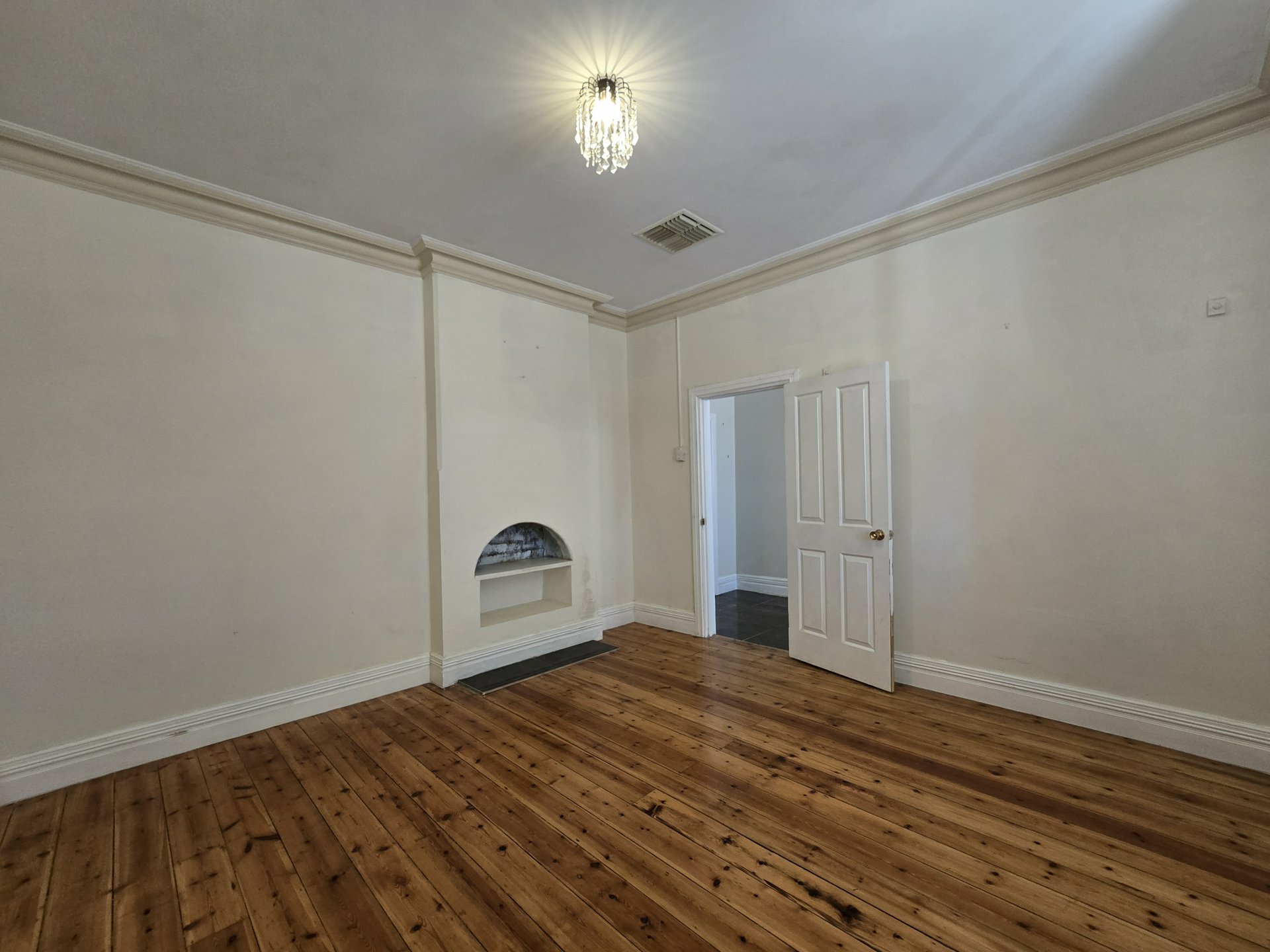 185 Pell Street — photo 8 of 12