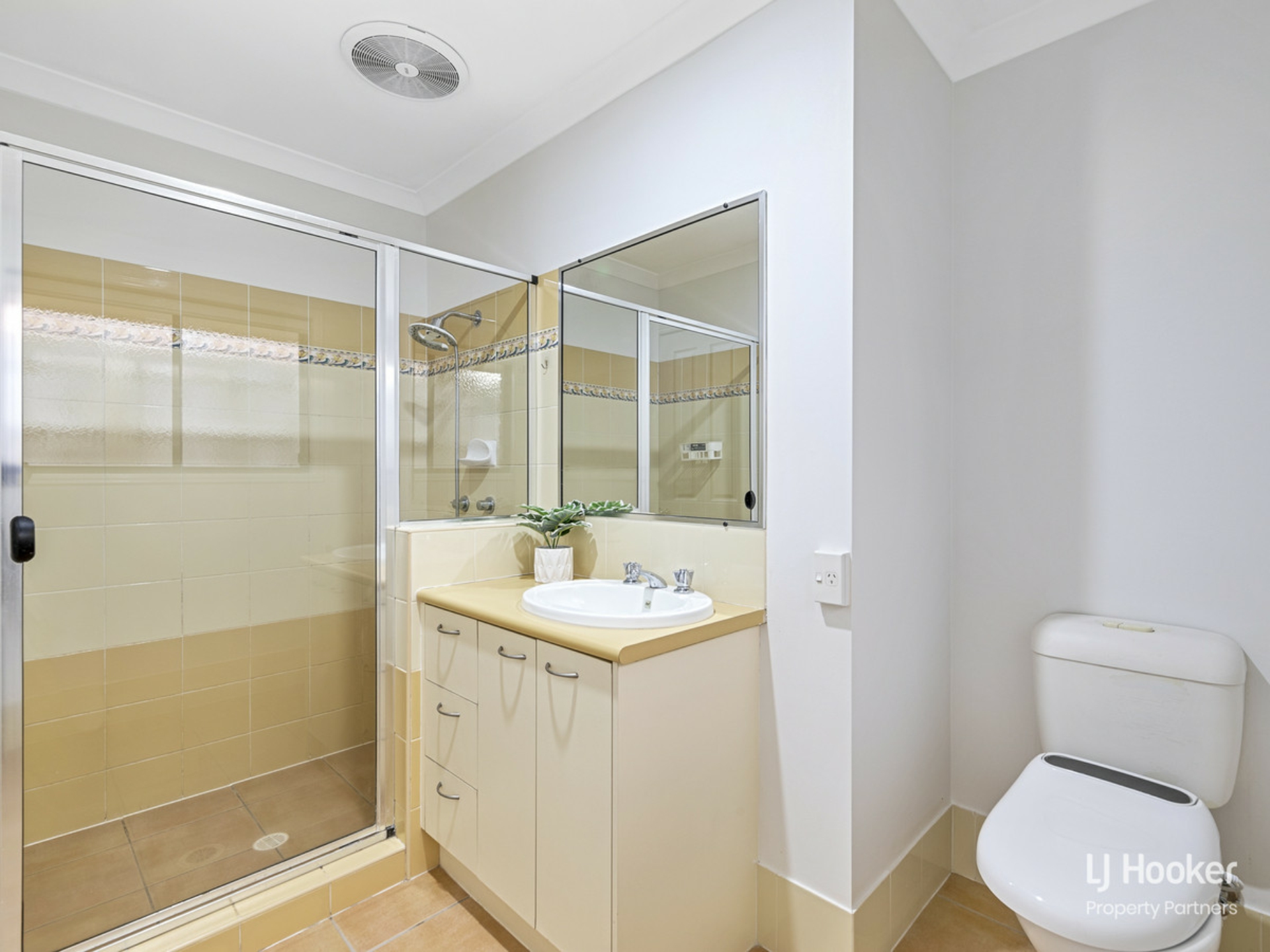 2/8 Honeysuckle Way, CALAMVALE