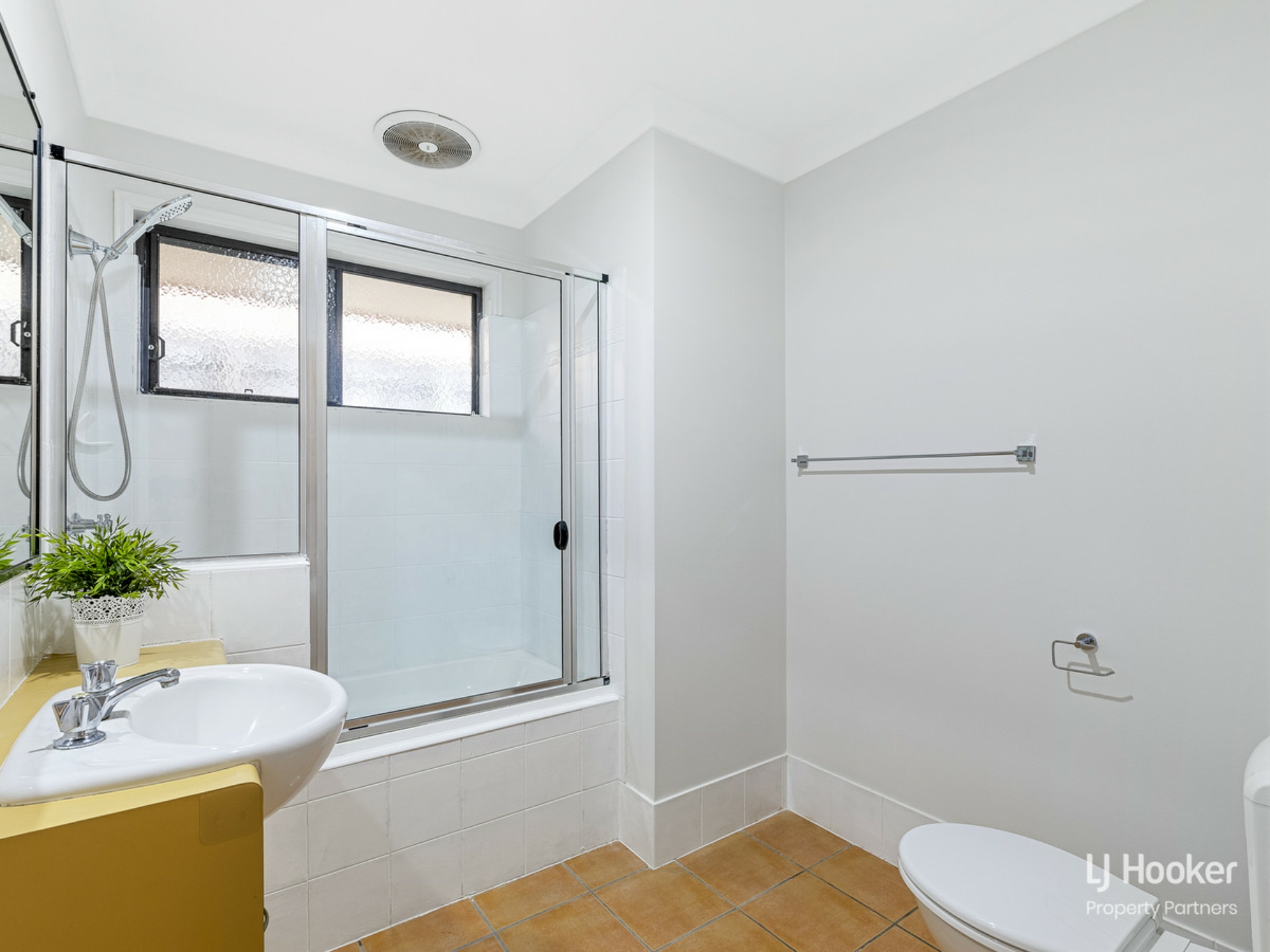 2/8 Honeysuckle Way, CALAMVALE