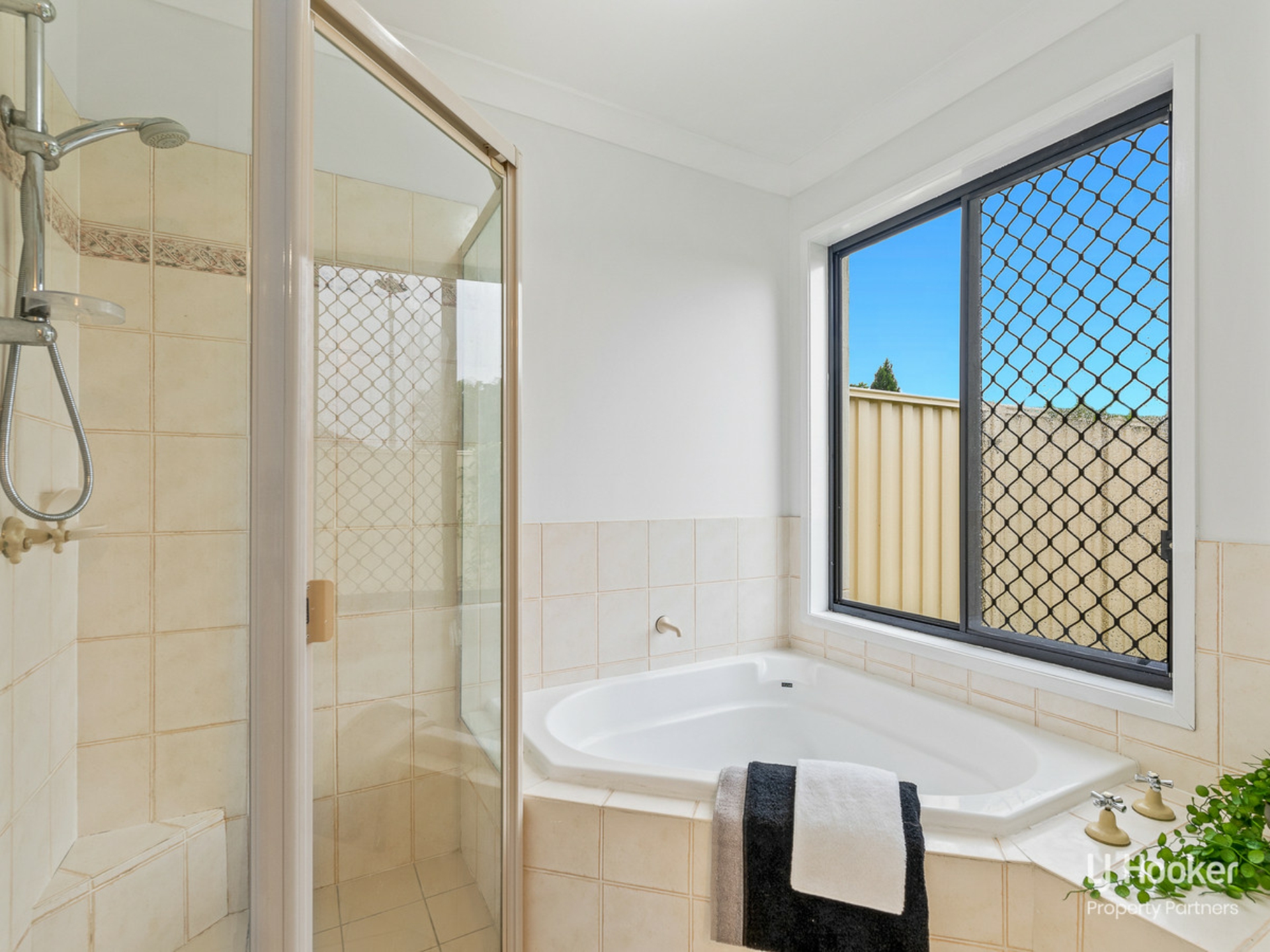 2 Hampshire Court, CALAMVALE