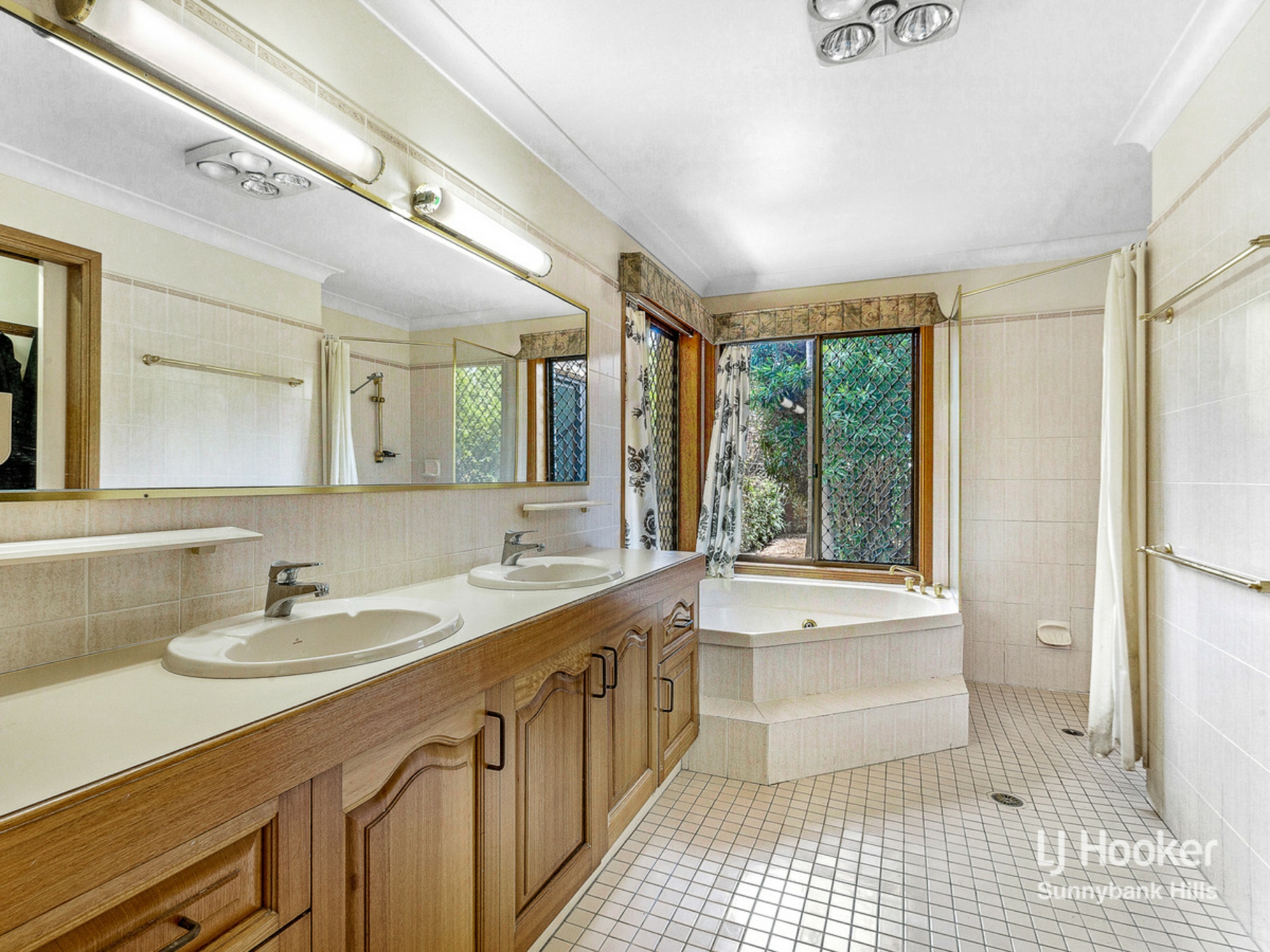 4 Gleneagles Court, SUNNYBANK