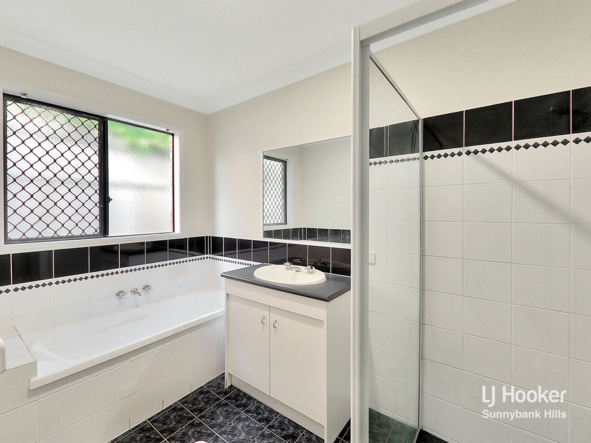 2 Mount Walker Court, ALGESTER