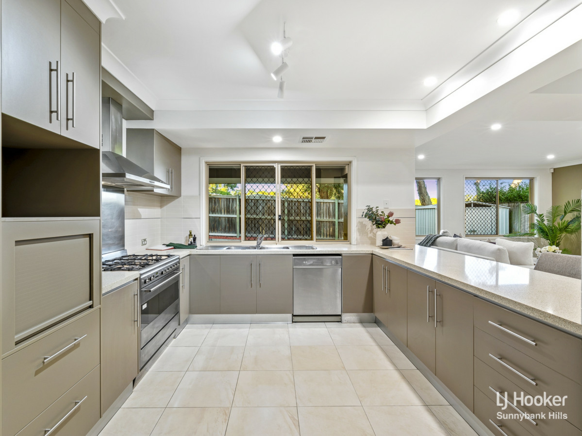 6 Trevi Close, EIGHT MILE PLAINS