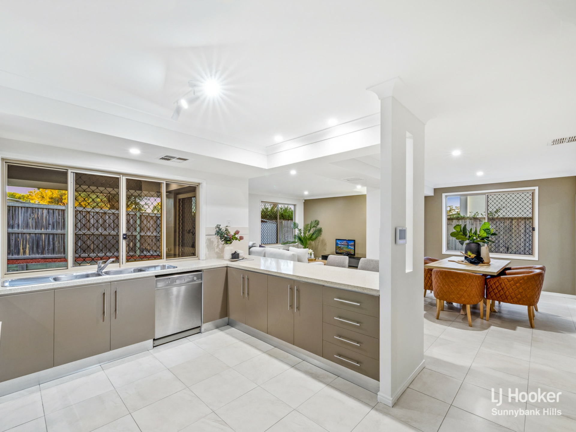6 Trevi Close, EIGHT MILE PLAINS