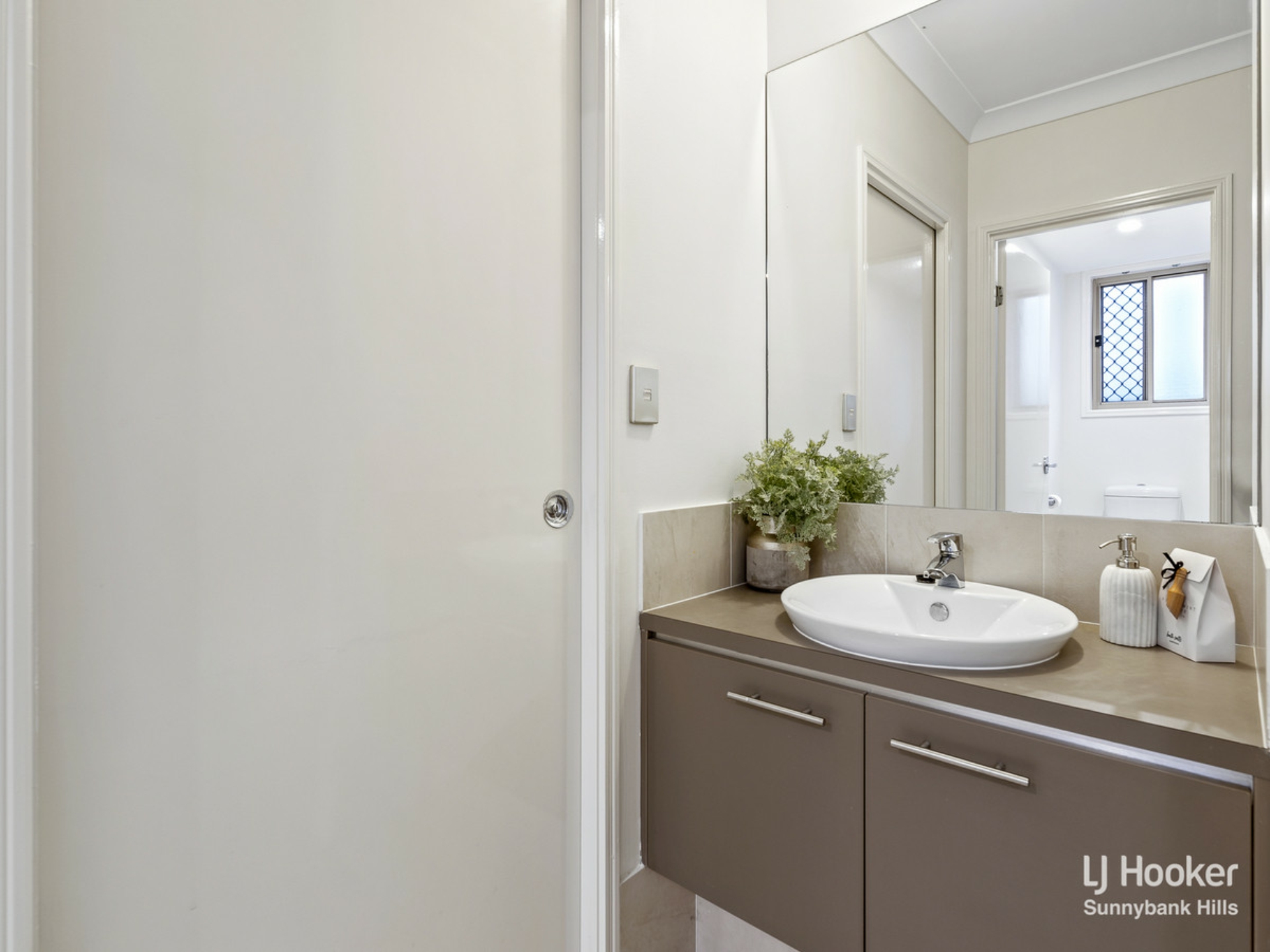 6 Trevi Close, EIGHT MILE PLAINS