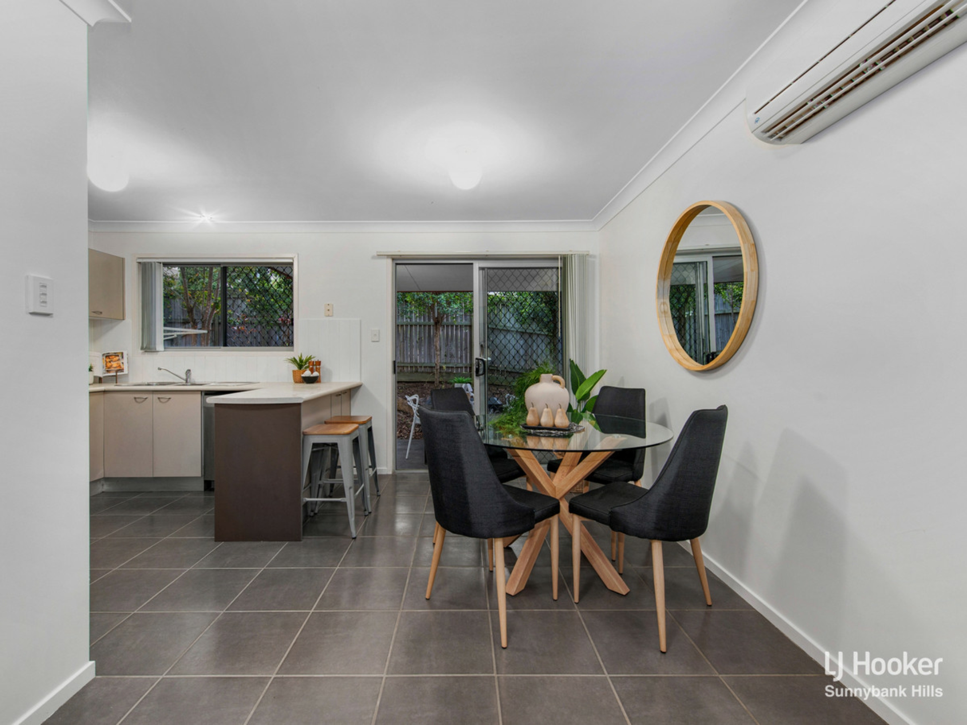 17/2 Rory Court, CALAMVALE