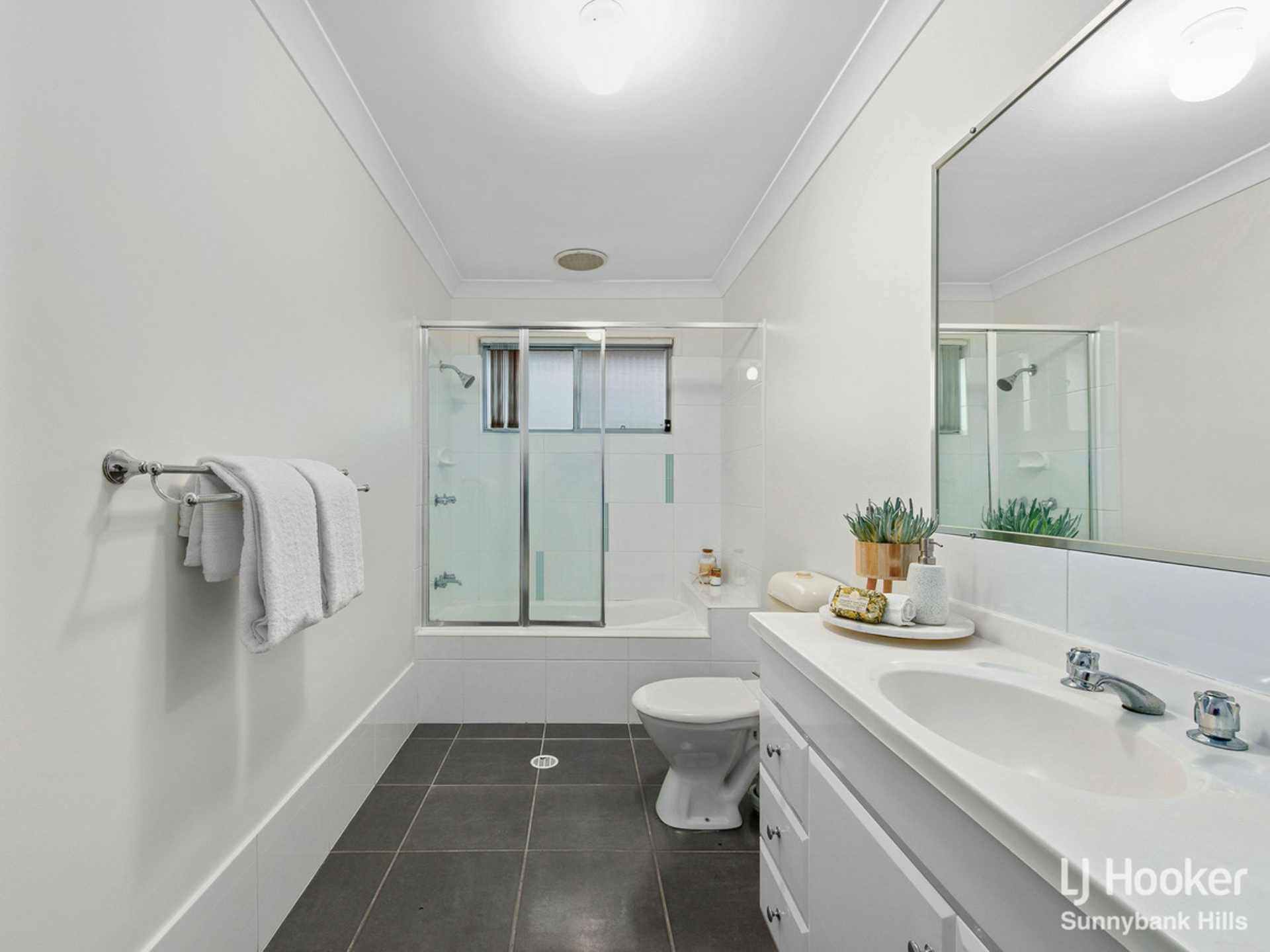 17/2 Rory Court, CALAMVALE