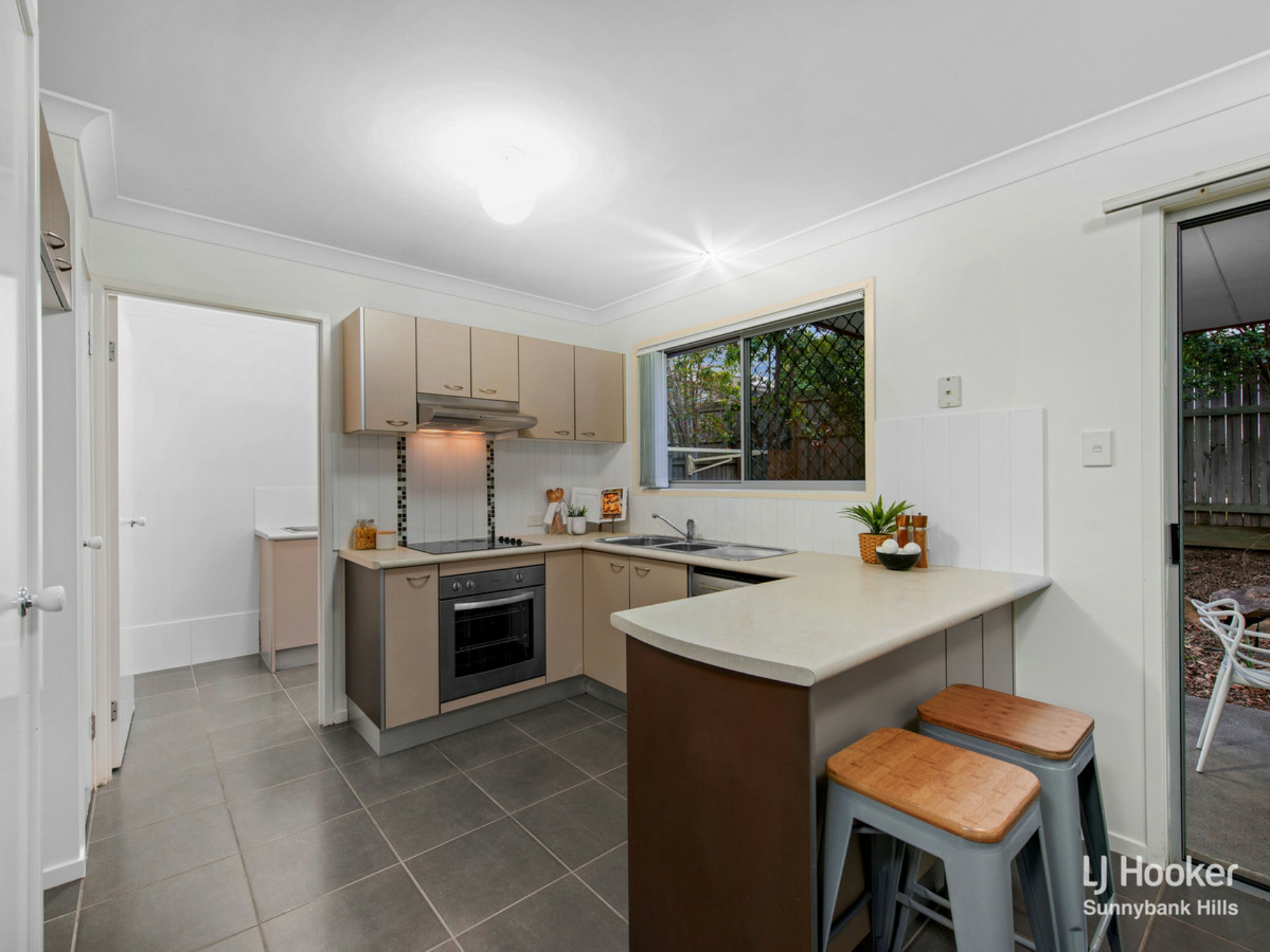 17/2 Rory Court, CALAMVALE