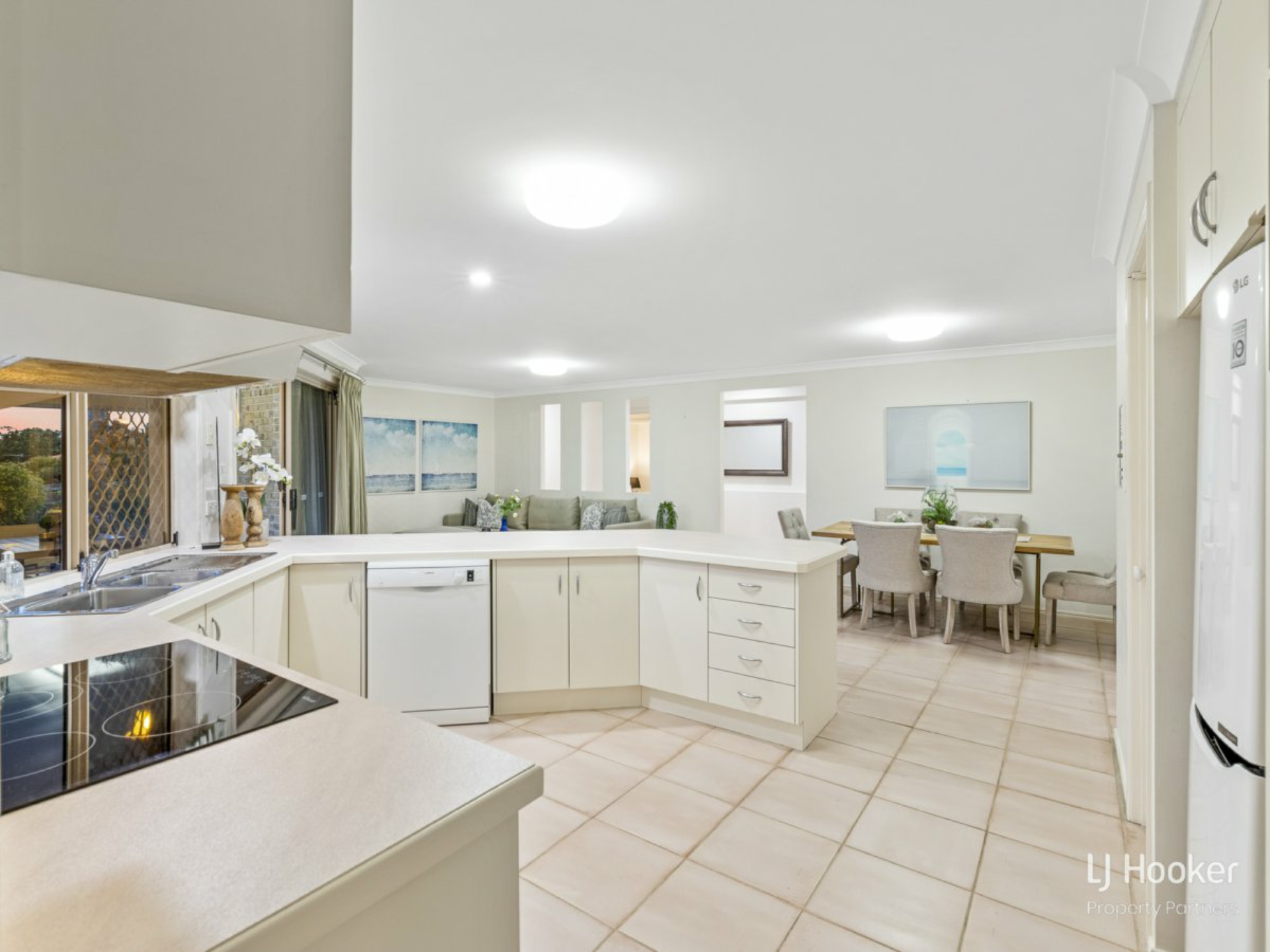 6 Michigan Crescent, PARKINSON