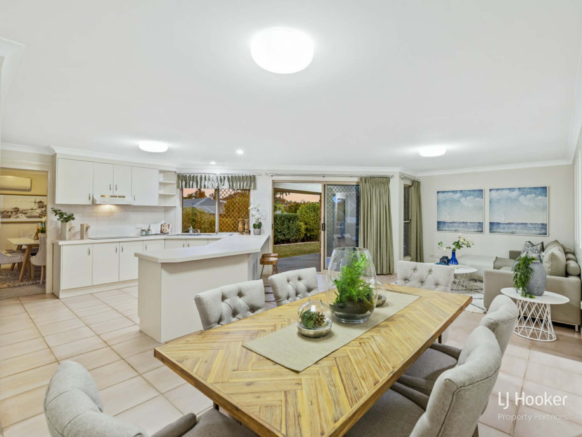 6 Michigan Crescent, PARKINSON