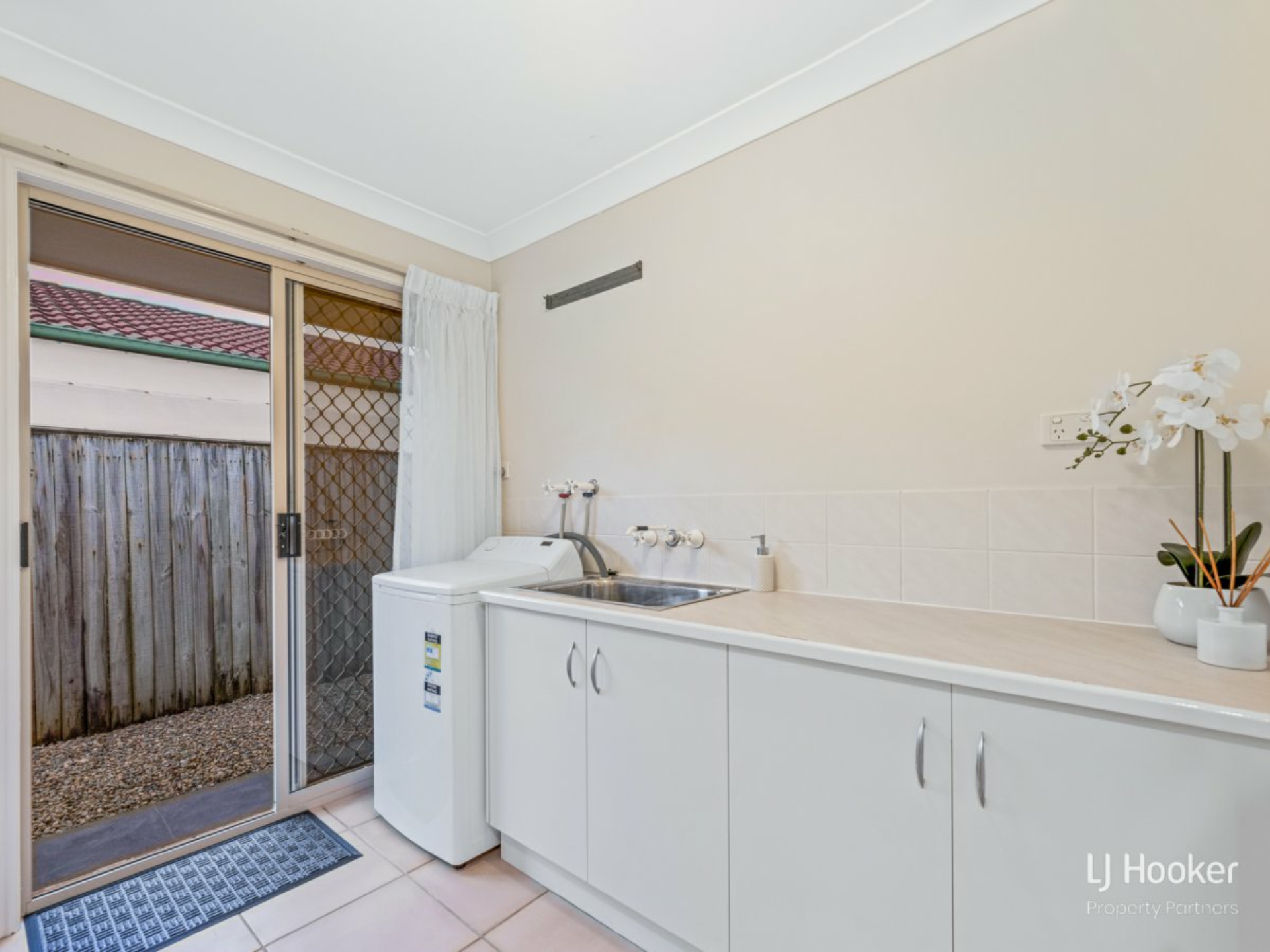 6 Michigan Crescent, PARKINSON
