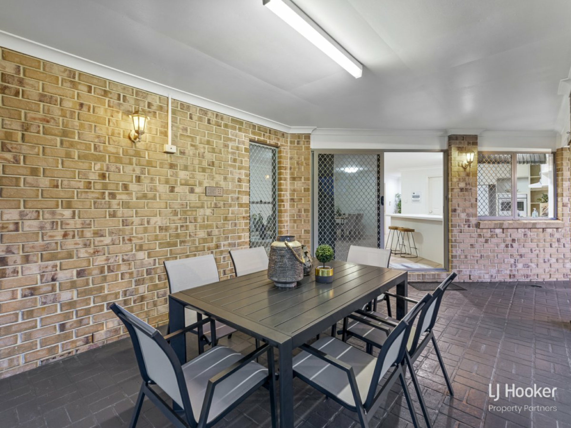6 Michigan Crescent, PARKINSON