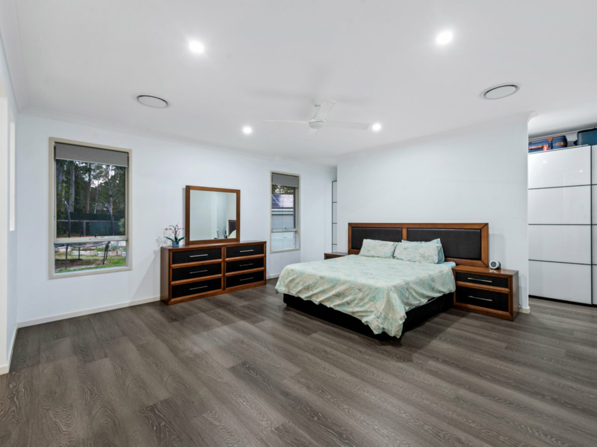 30-32 Gayle Court, LOGAN VILLAGE
