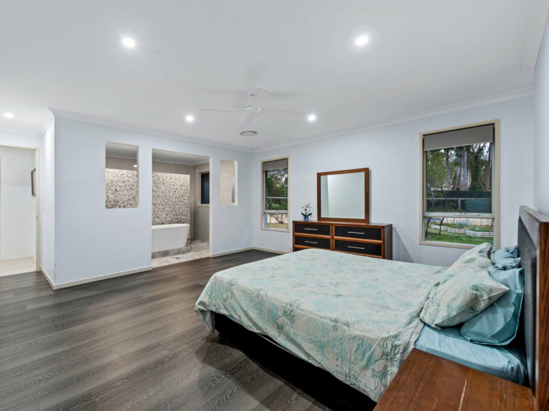 30-32 Gayle Court, LOGAN VILLAGE
