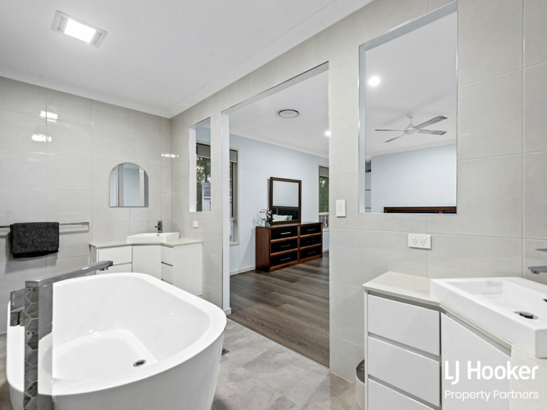 30-32 Gayle Court, LOGAN VILLAGE