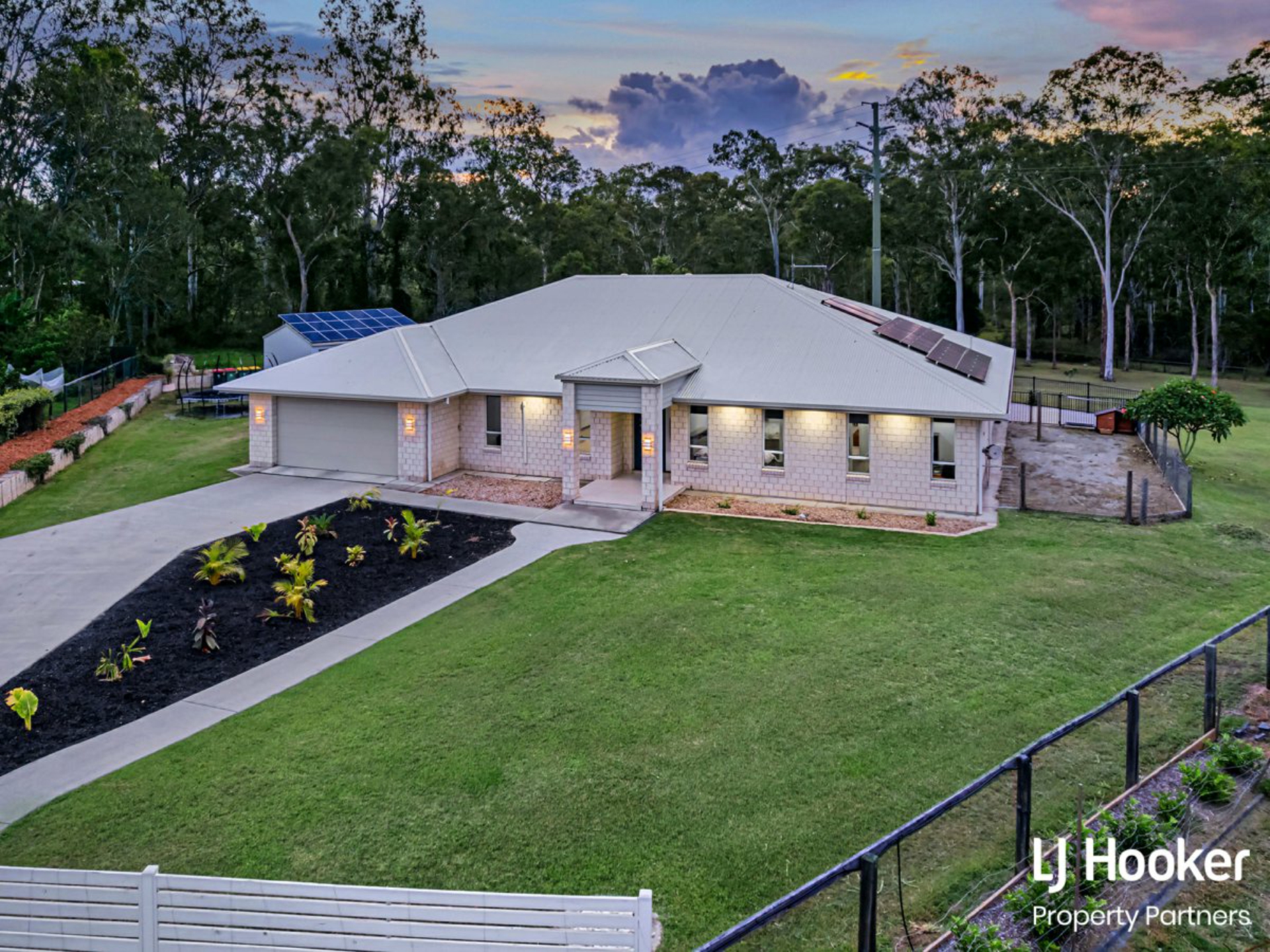 30-32 Gayle Court, LOGAN VILLAGE