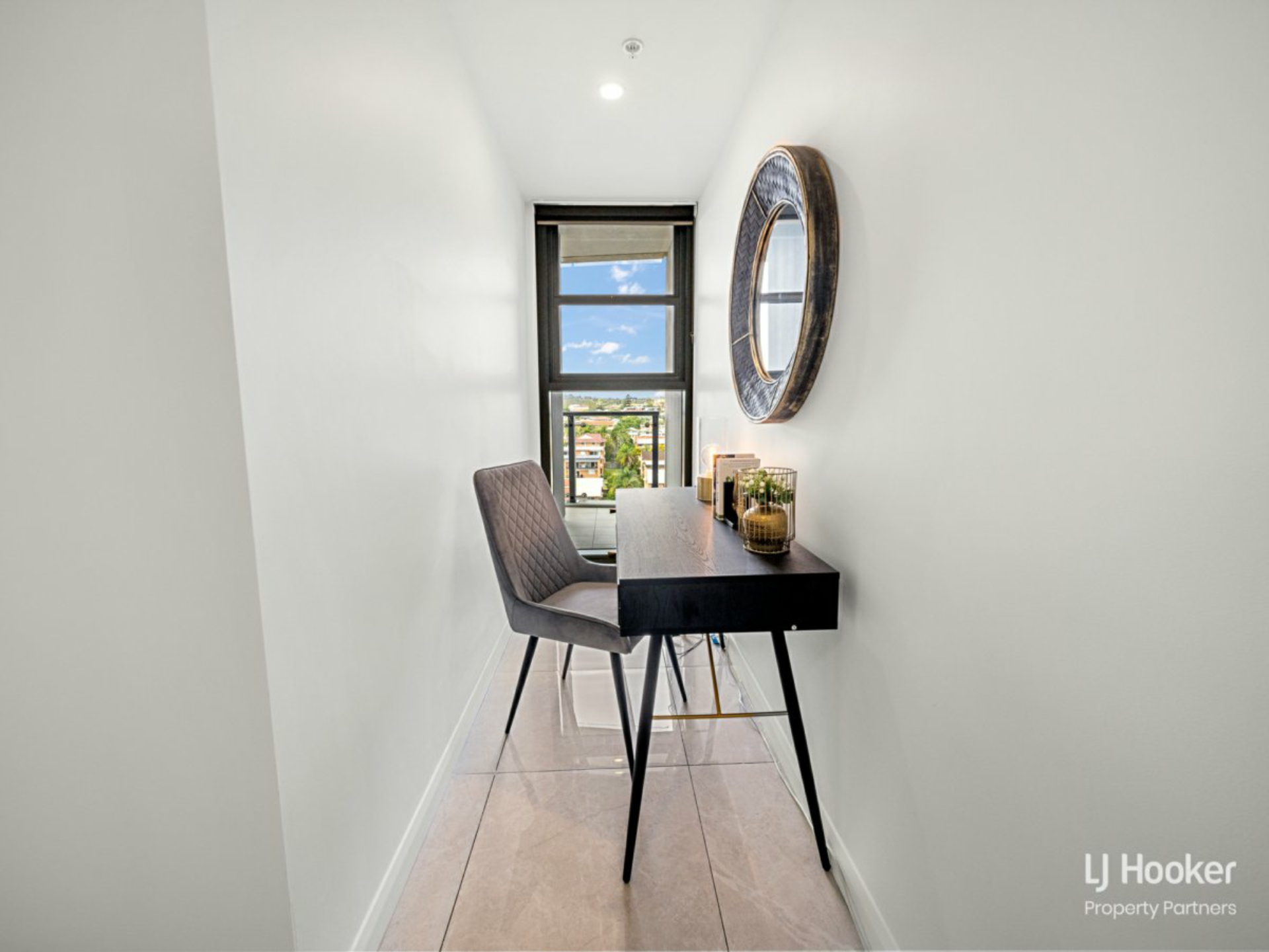 31007/300 Old Cleveland Road, COORPAROO