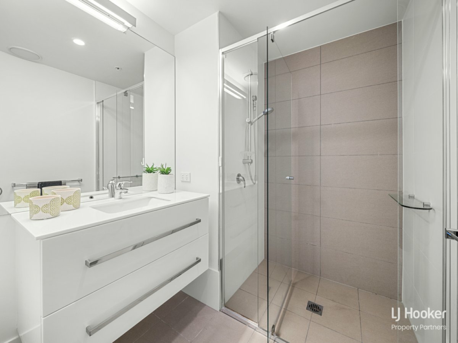 31007/300 Old Cleveland Road, COORPAROO